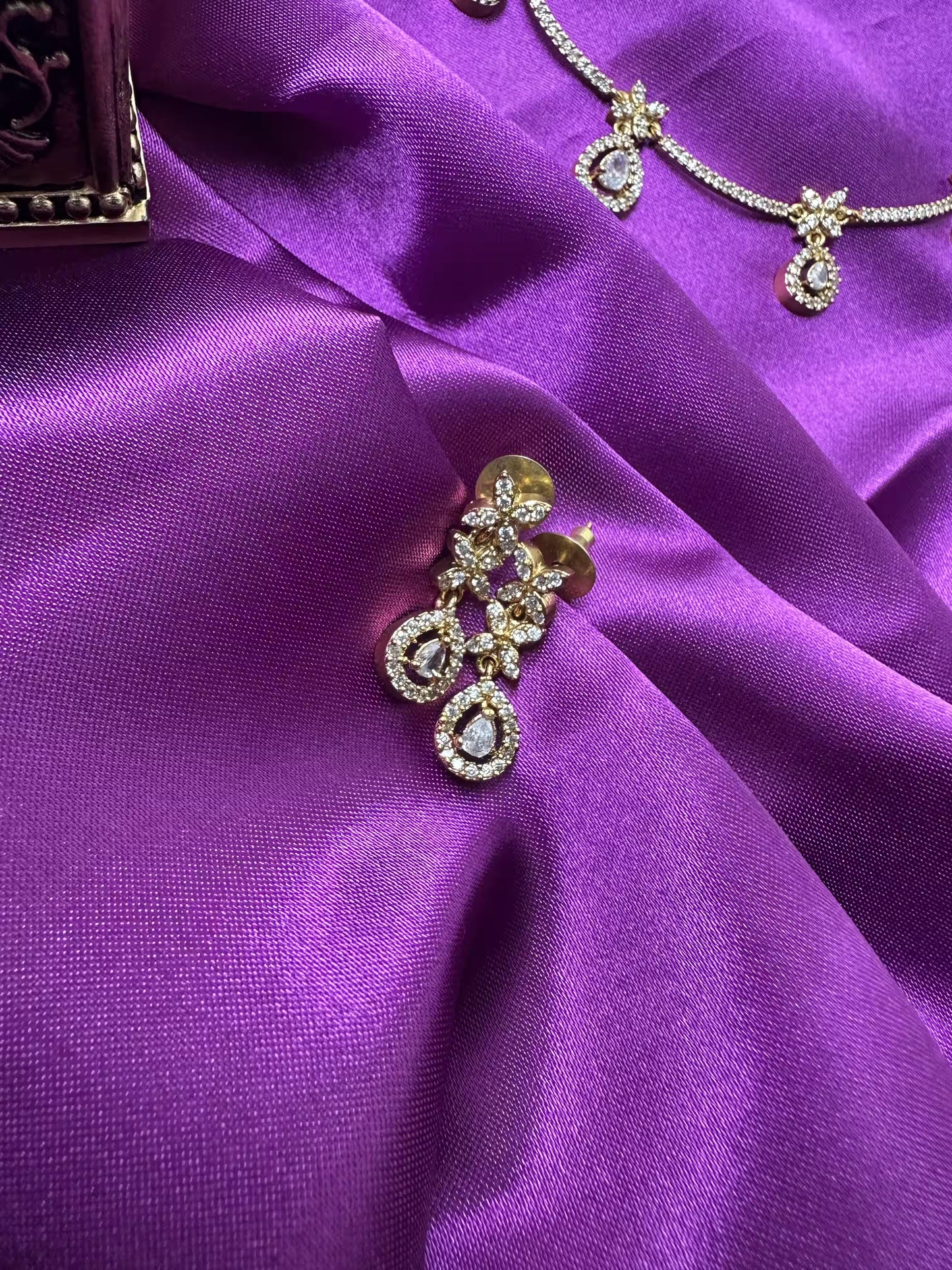 Diamond Inspired Short Necklace with AD Stones