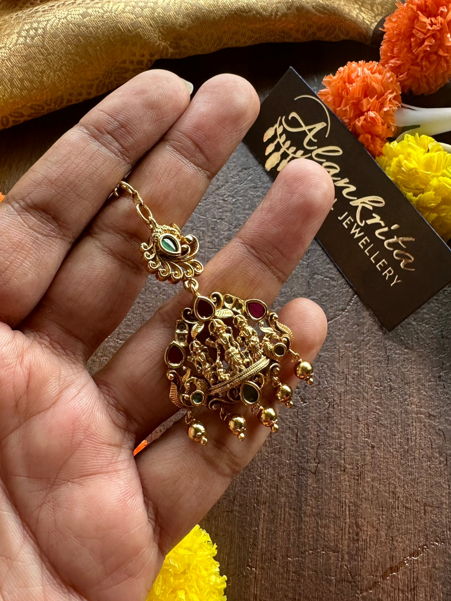 Ram Parivar Antique Chutti / Tikka with Golden Beads
