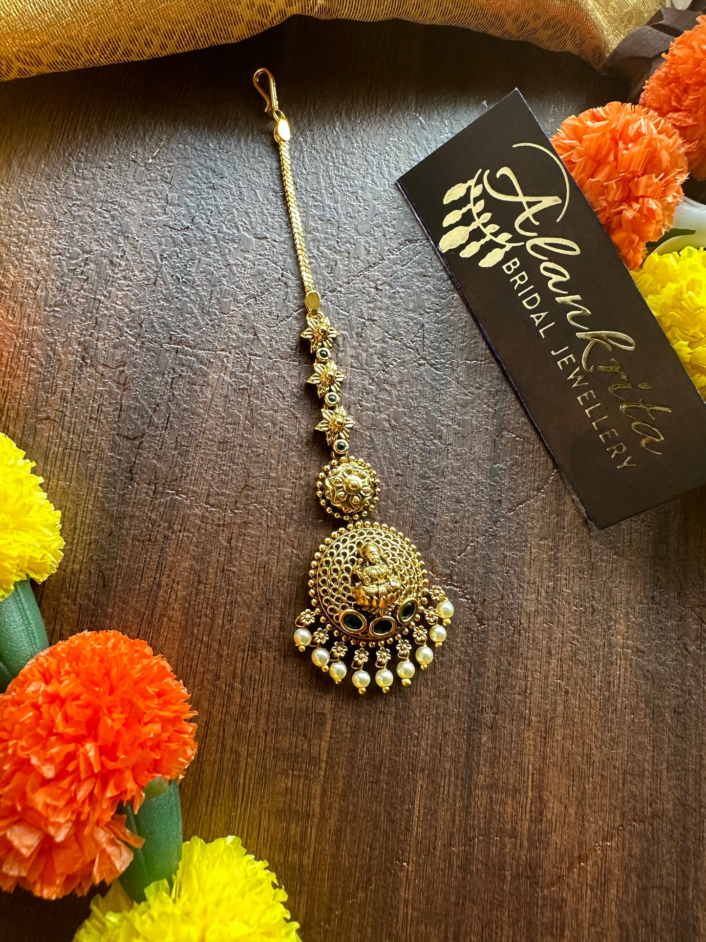Lakshmi Chutti / Tikka with Kemp Stones