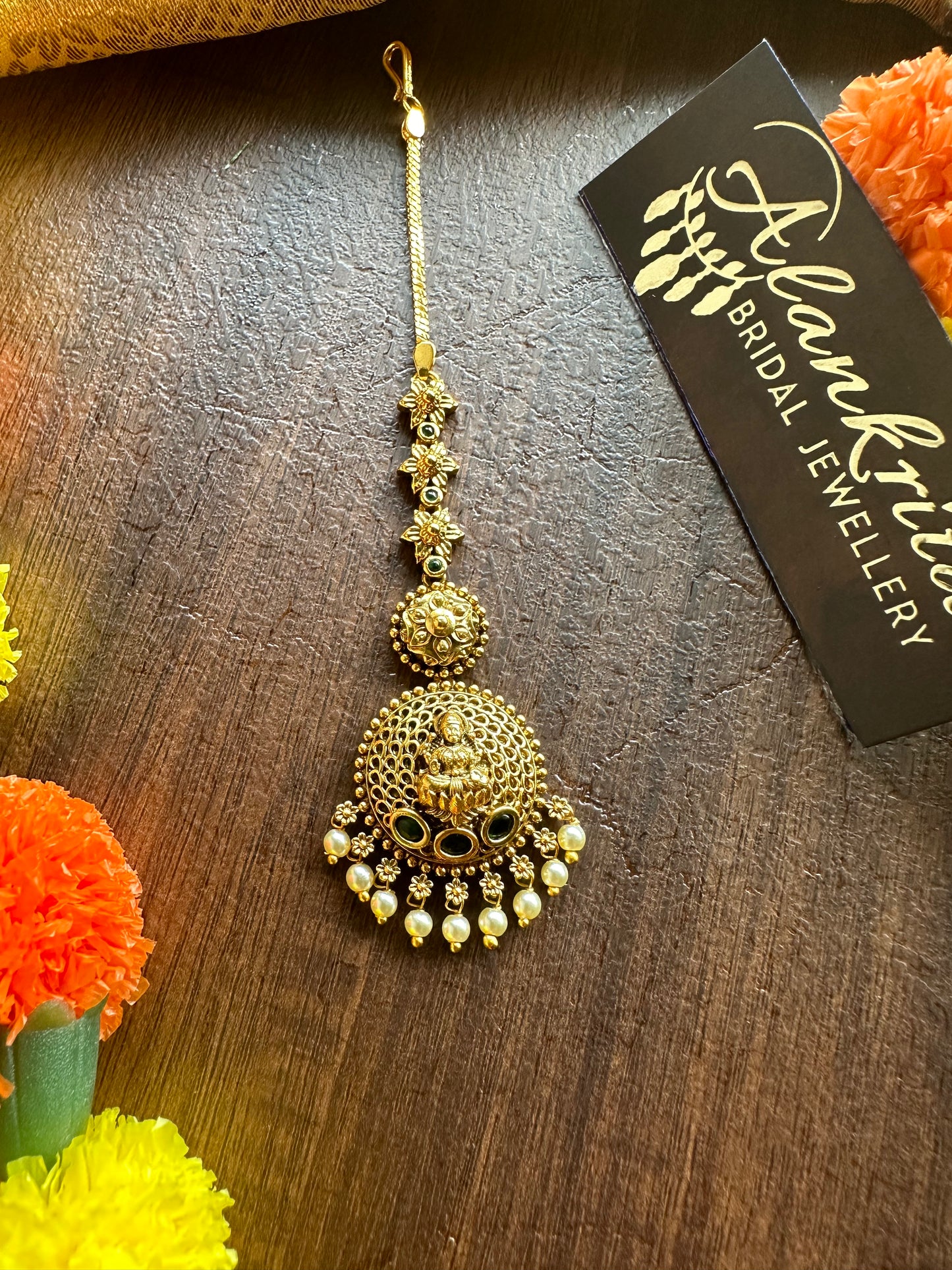 Lakshmi Chutti / Tikka with Kemp Stones