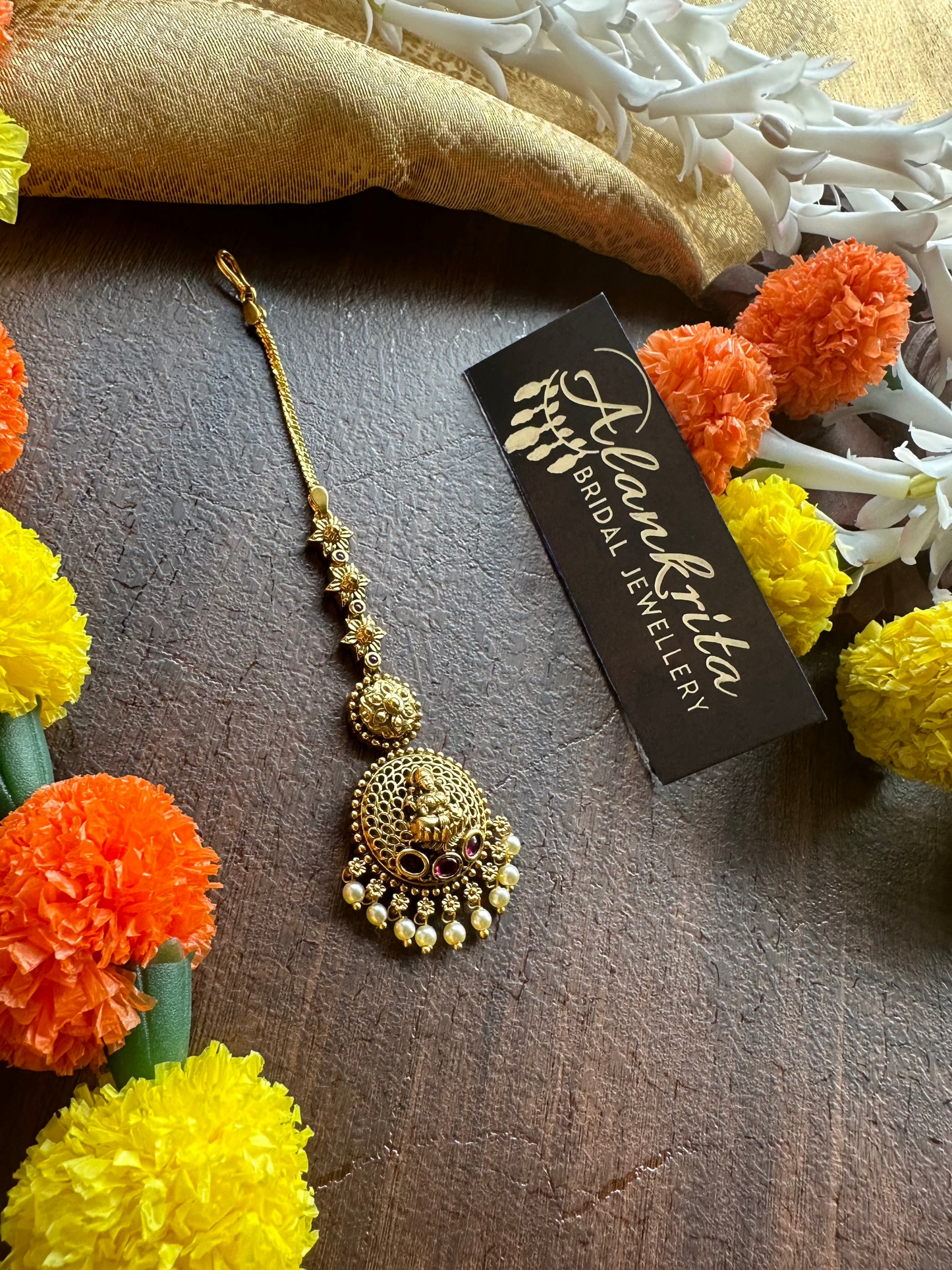 Lakshmi Chutti / Tikka with Kemp Stones