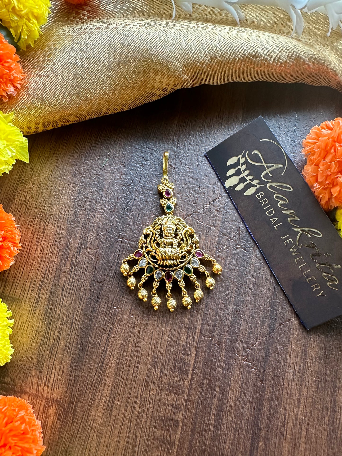 Lakshmi Chutti / Tikka with Golden Beads