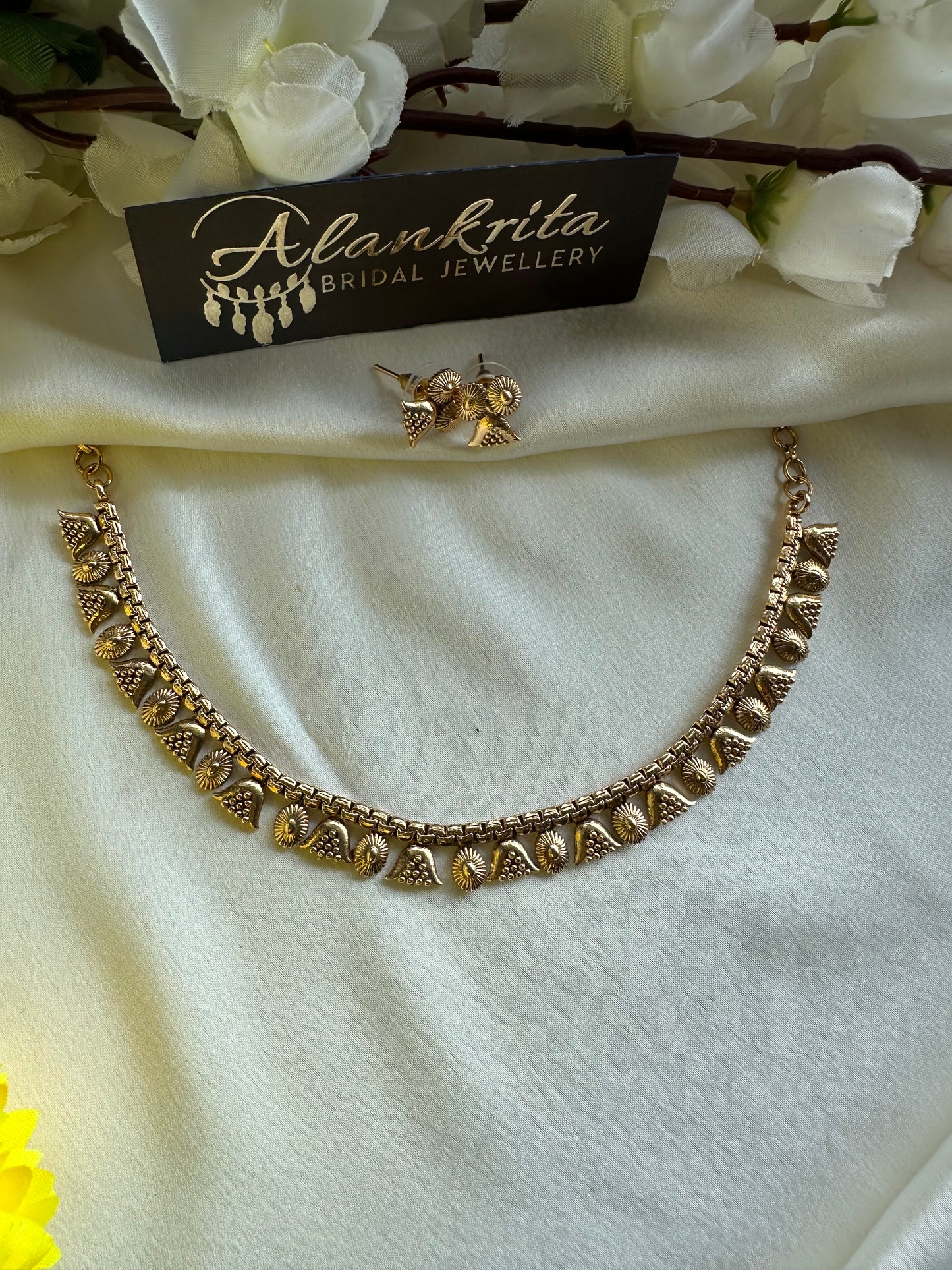Premium Gold Look Alike Short Necklace