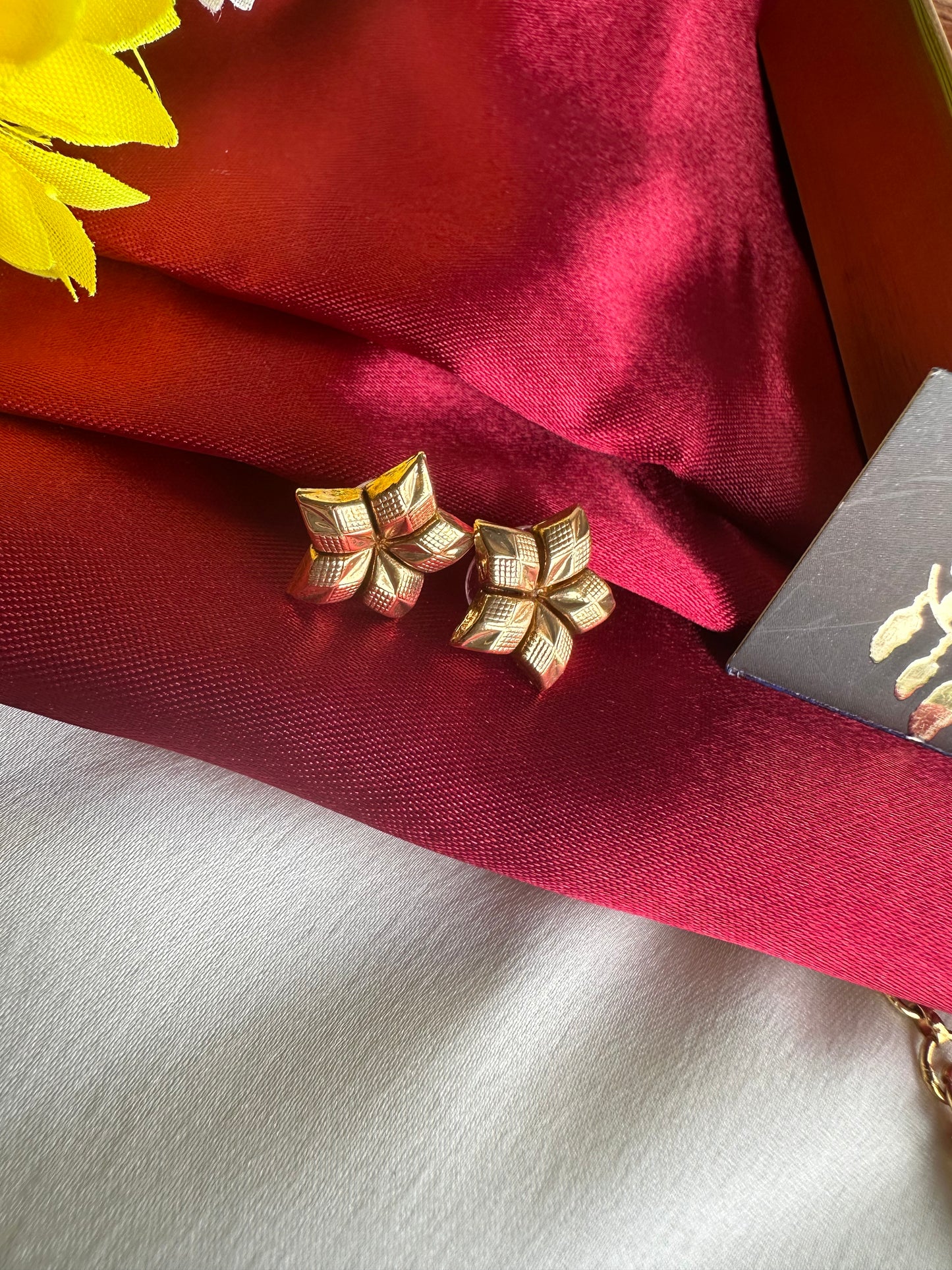 Premium Gold Look Alike Short Necklace
