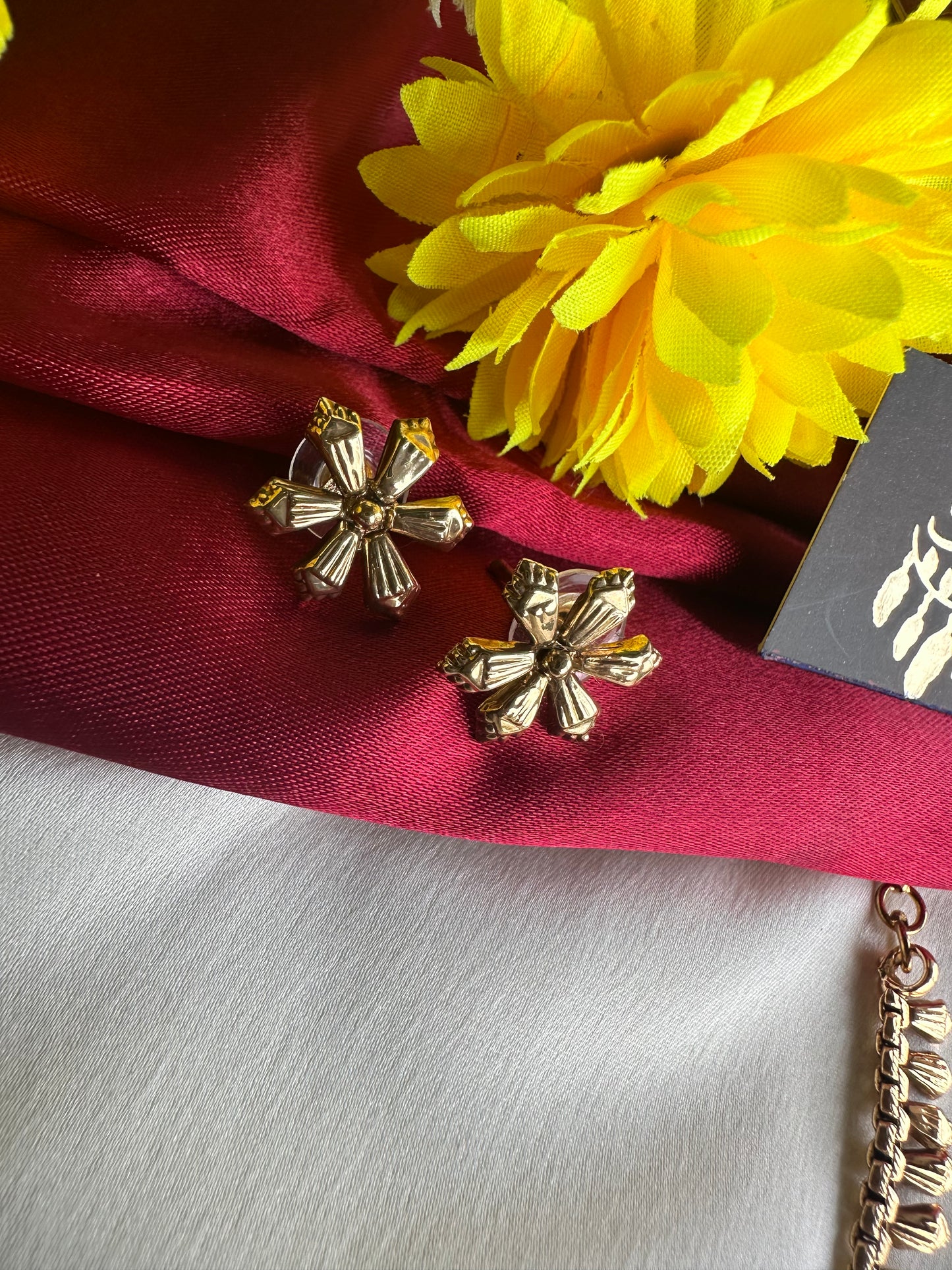 Premium Gold Look Alike Short Necklace