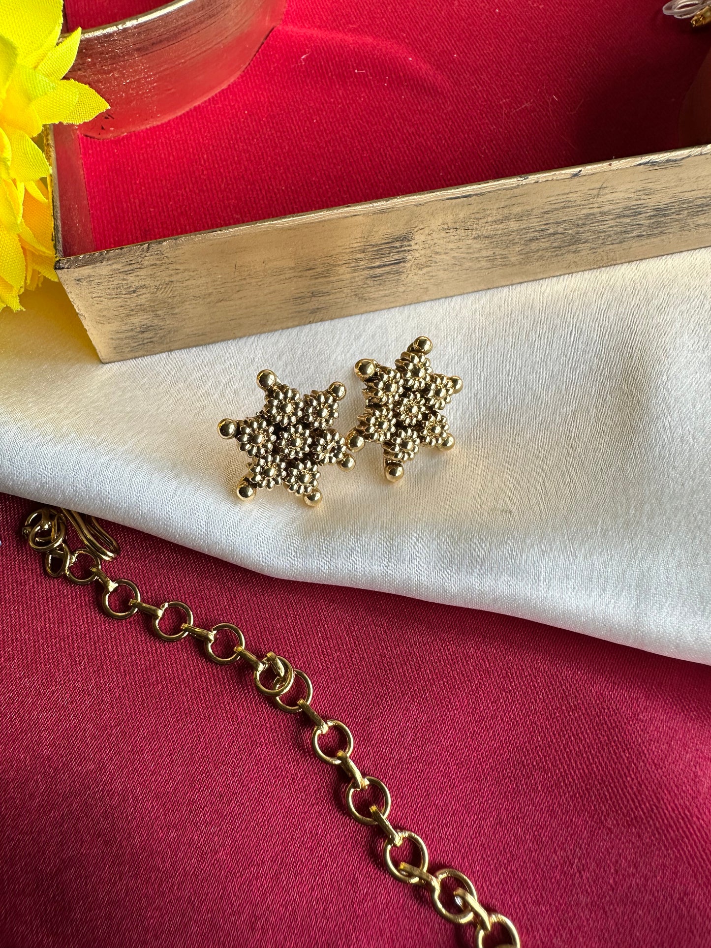Premium Gold Look Alike Short Necklace