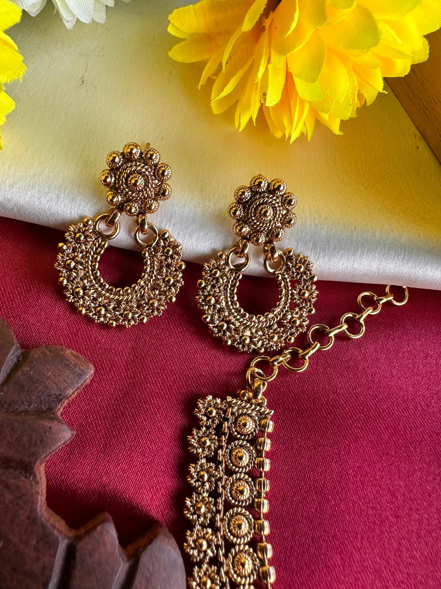 Premium Gold Look Alike Short Necklace