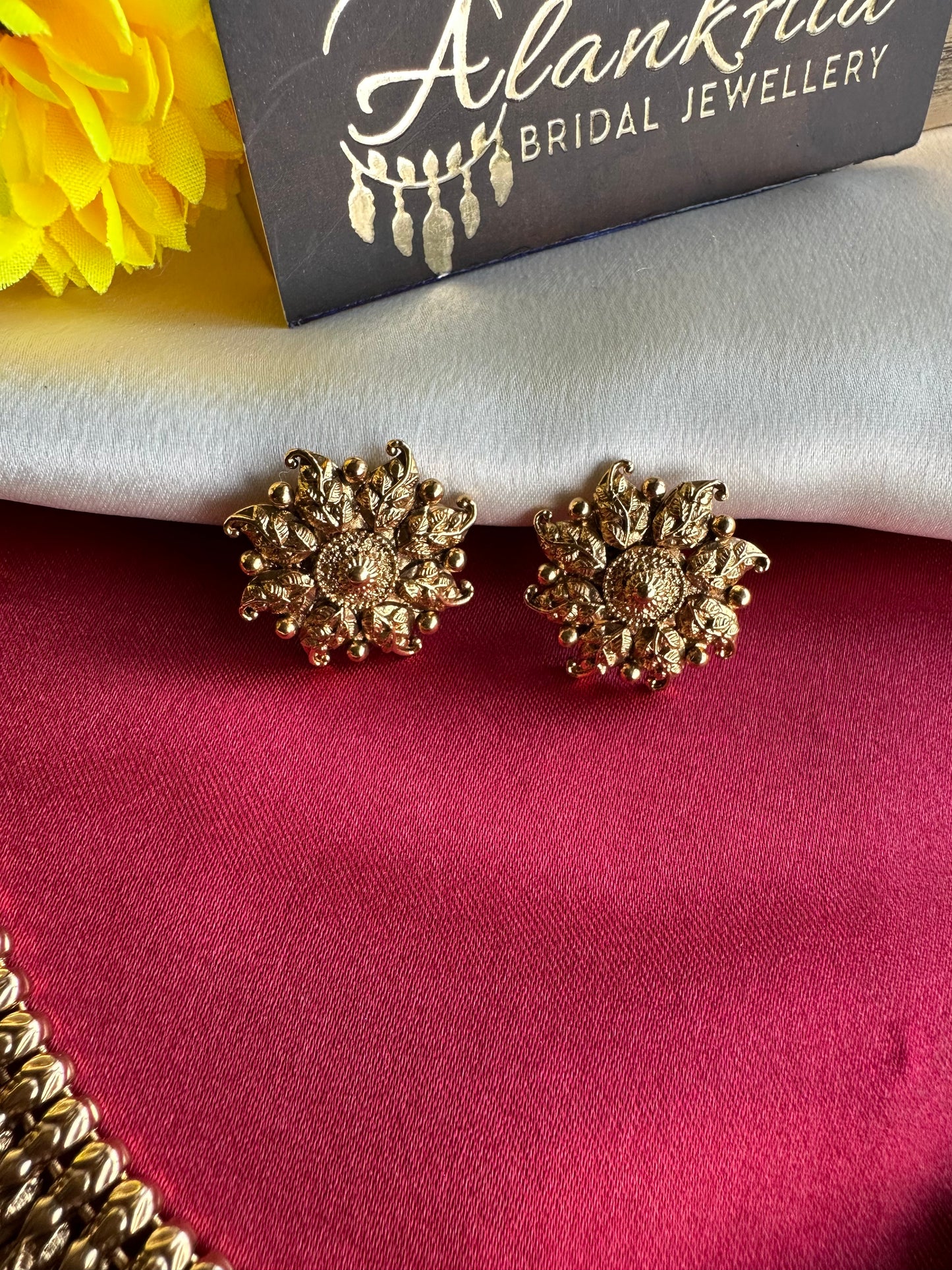 Premium Gold Look Alike Short Necklace