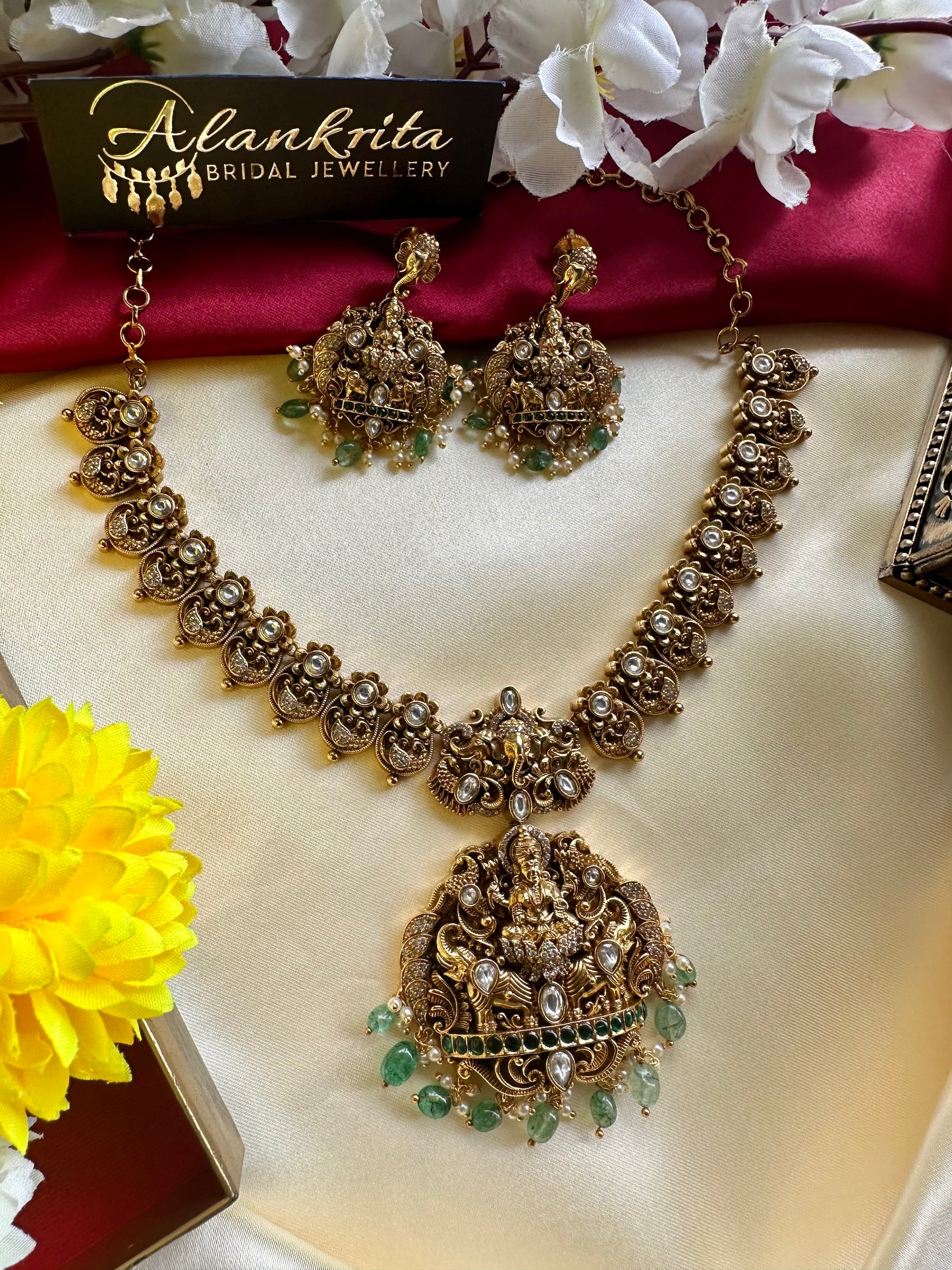 Premium Antique Temple Short Necklace with Pastel Green Beads