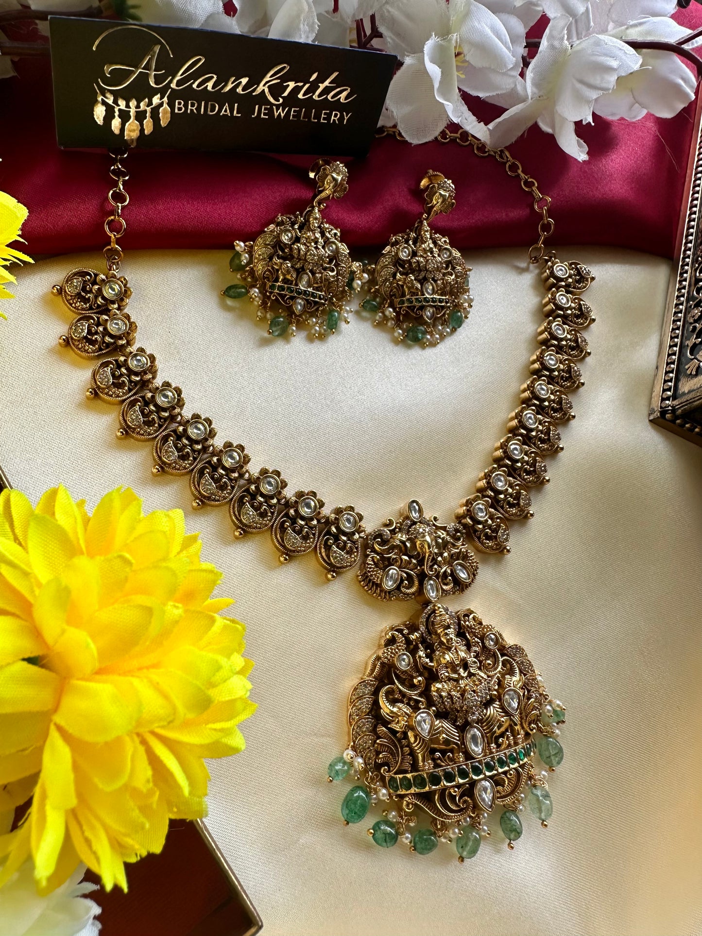Premium Antique Temple Short Necklace with Pastel Green Beads
