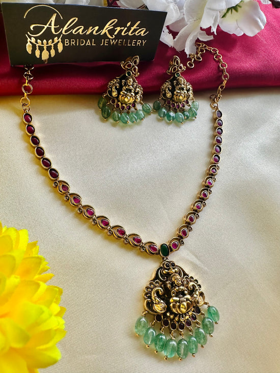 Antique Temple Short Necklace with Kemp & Pastel Green Beads