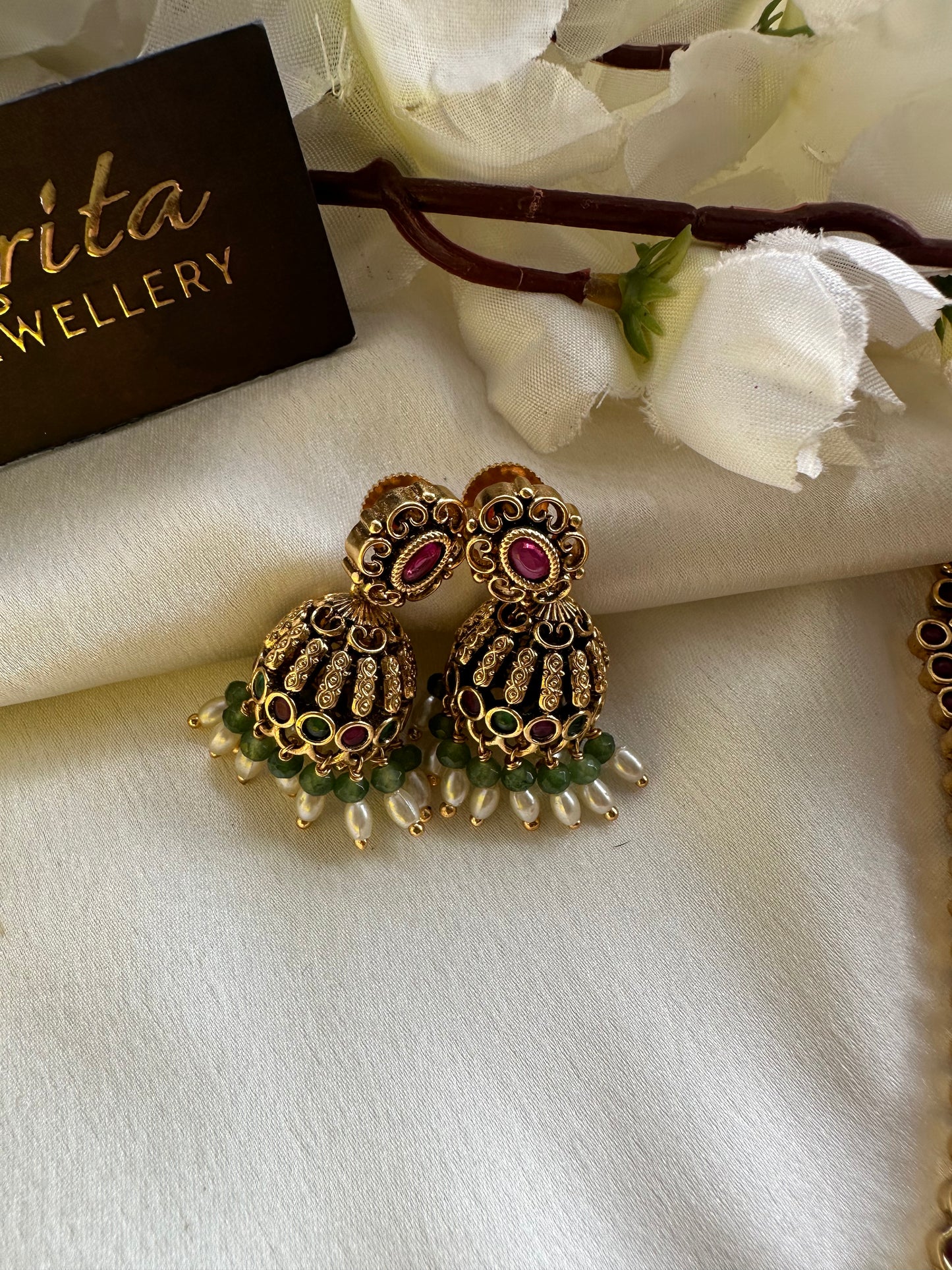 Premium Antique Short Necklace with Crystal Green Beads