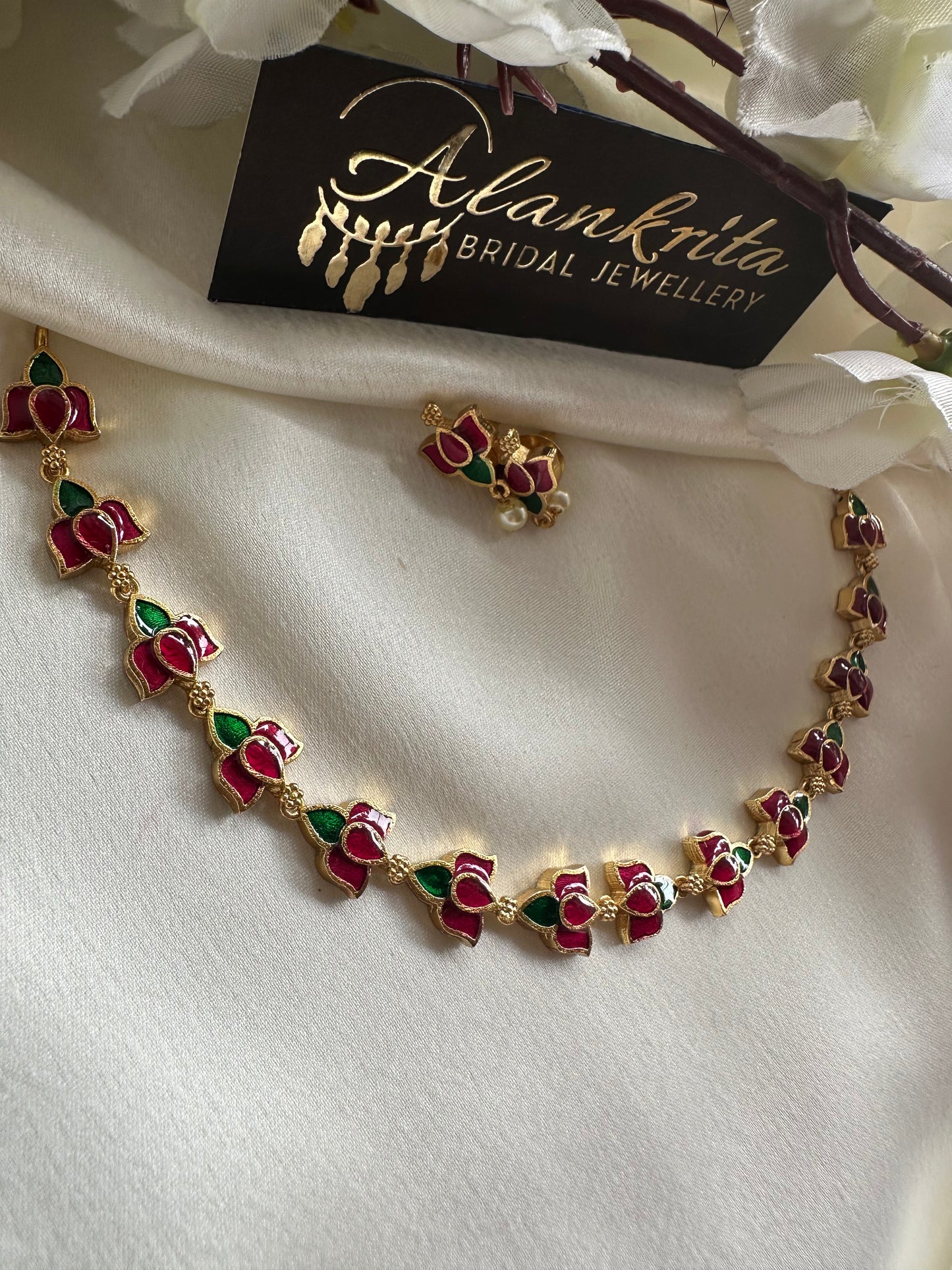Simple Lotus Short Necklace
