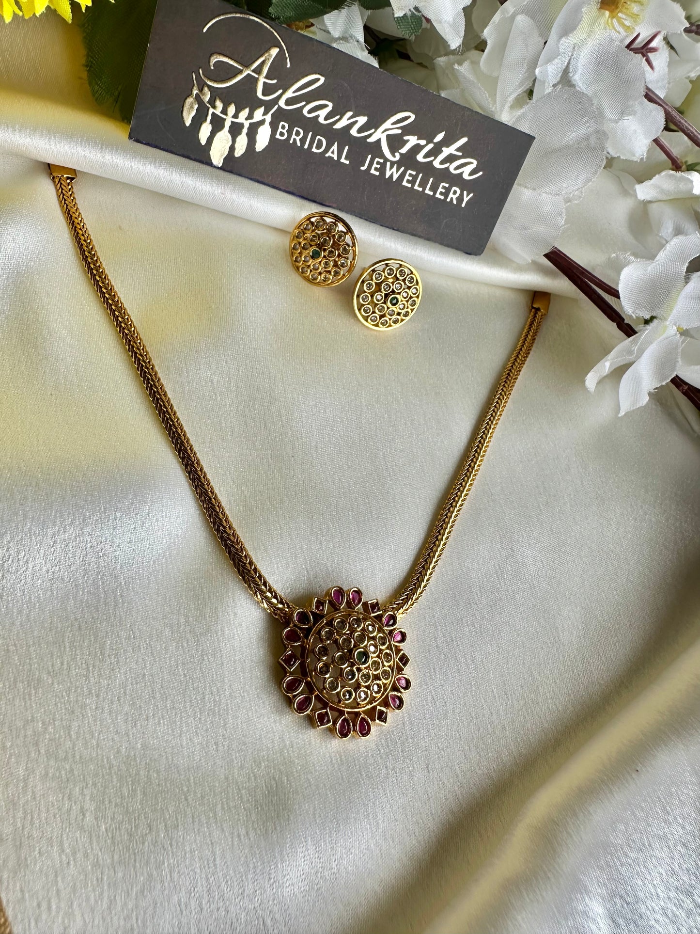 Simple Antique Short Necklace