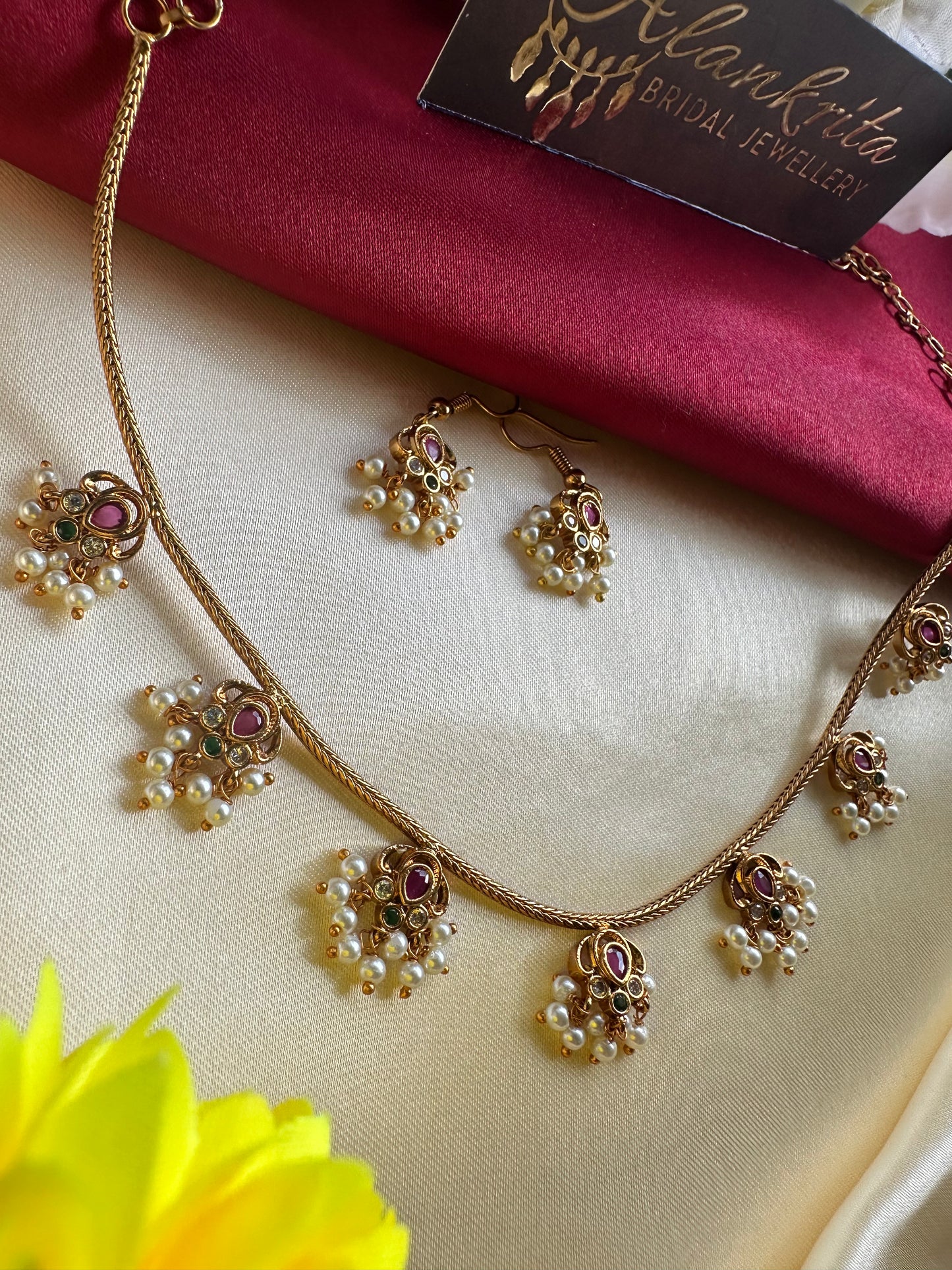 Simple Short Necklace with Pearl Beads