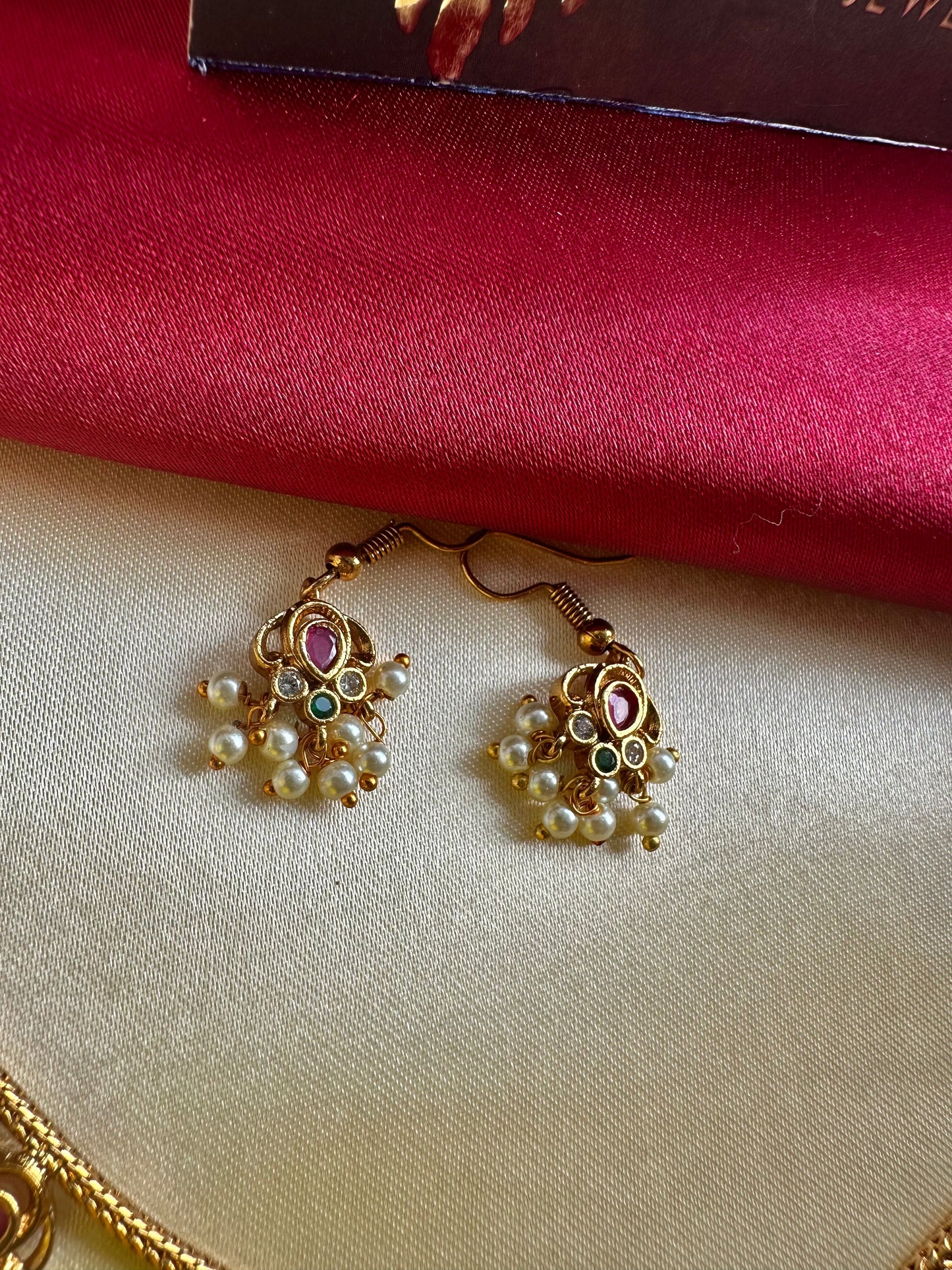 Simple Short Necklace with Pearl Beads