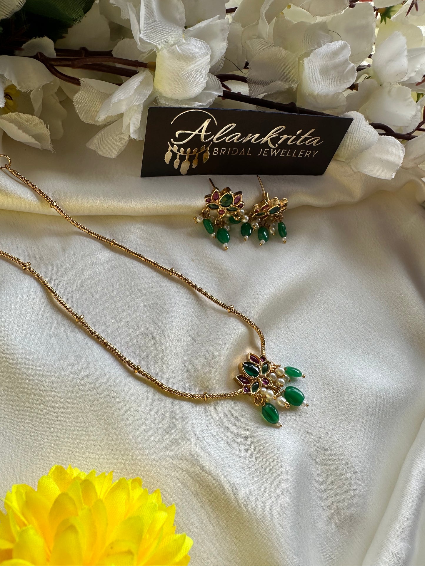 Simple Short Lotus Necklace With Kemp Stones & Green Beads