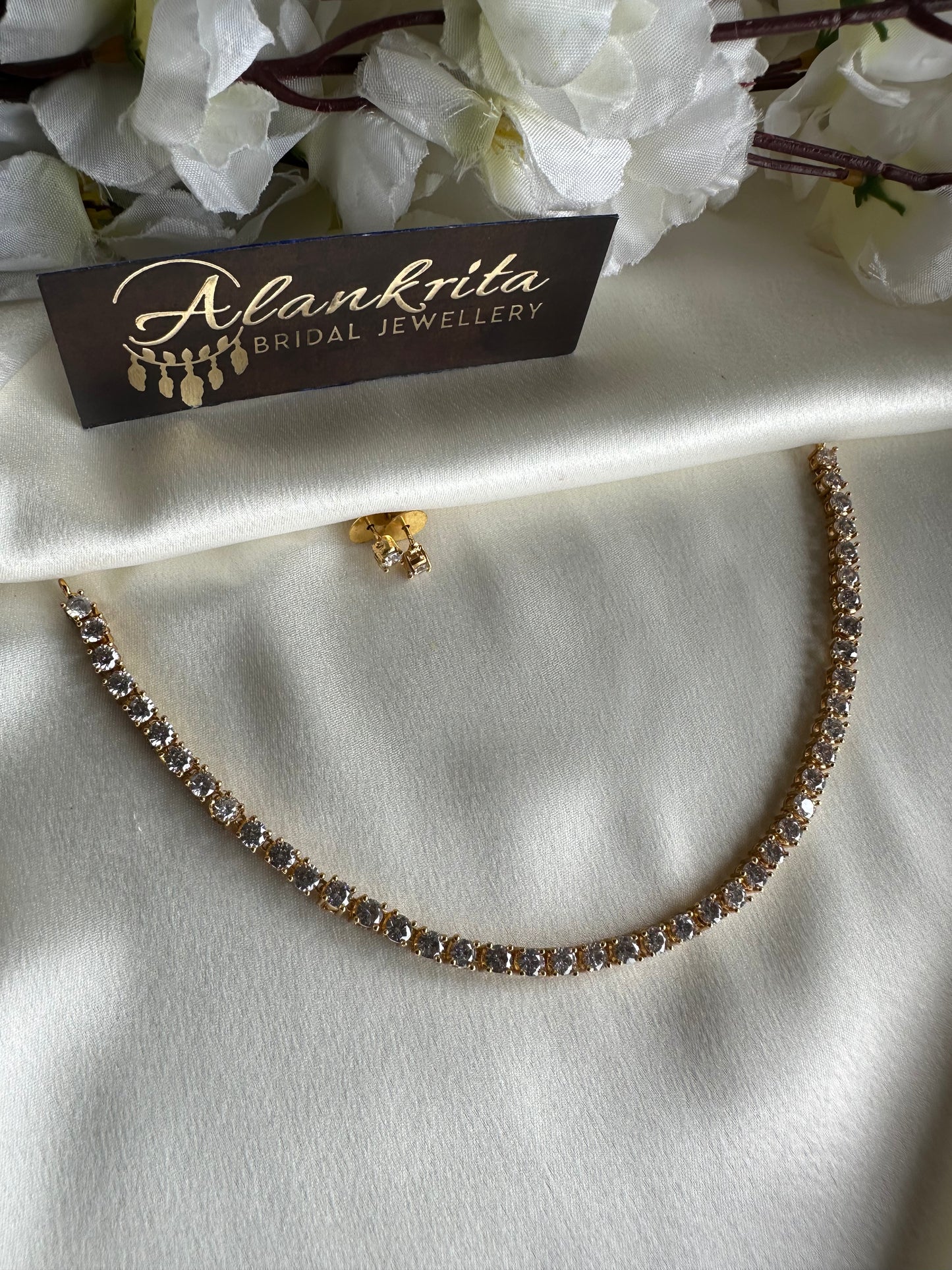 Simple Short Necklace with White Stones