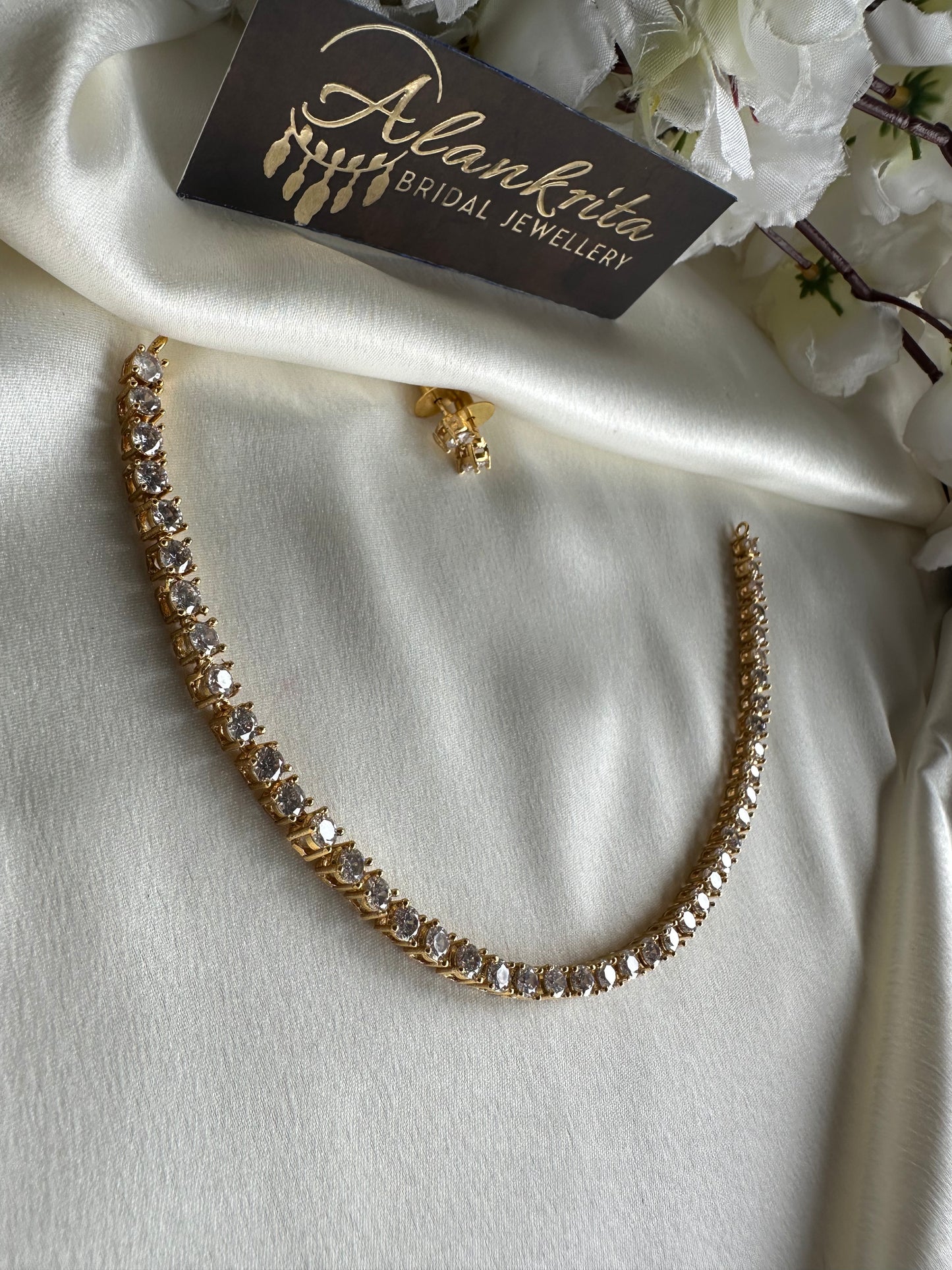 Simple Short Necklace with White Stones