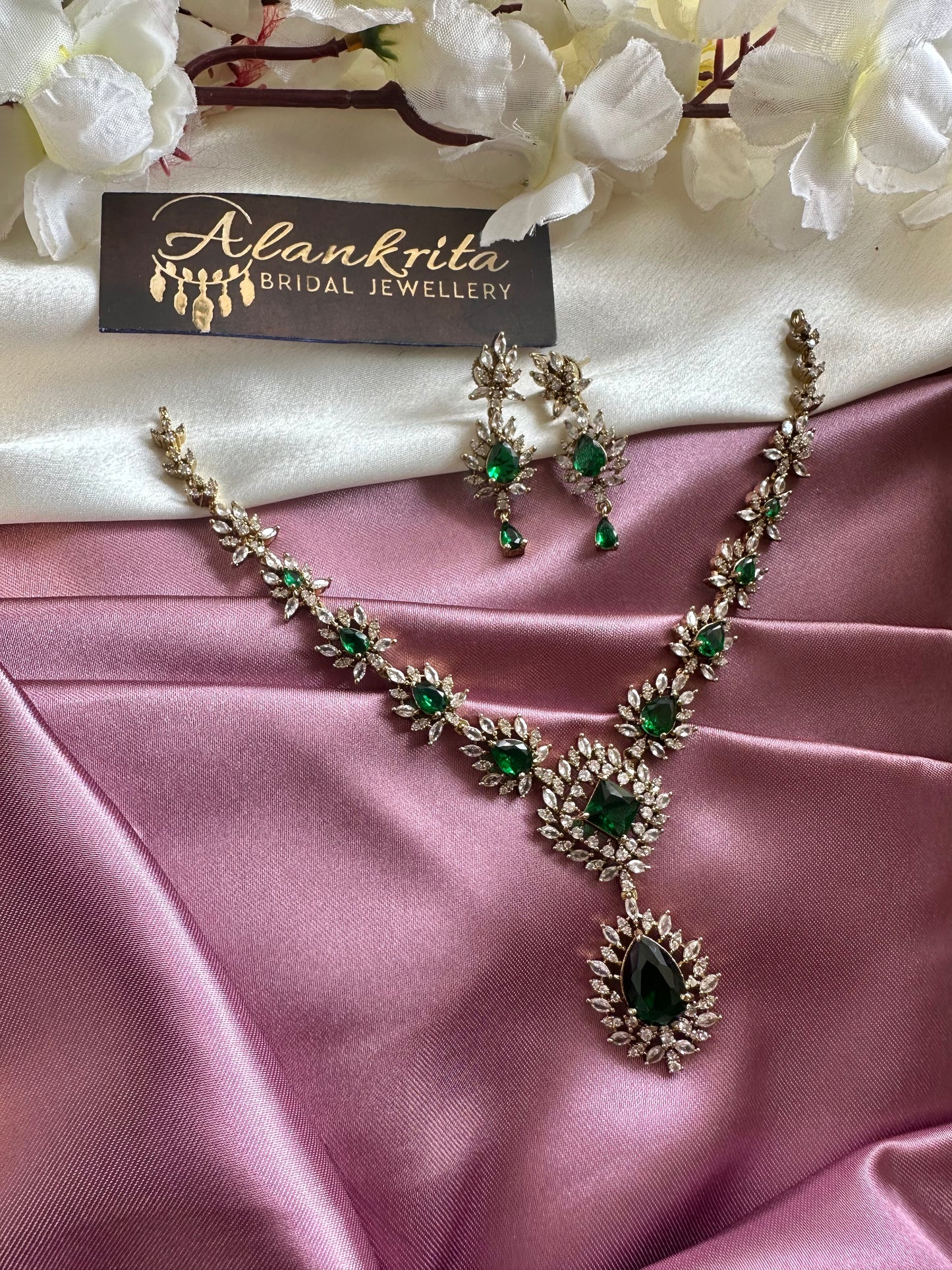AD Short Necklace with Drop Pendant