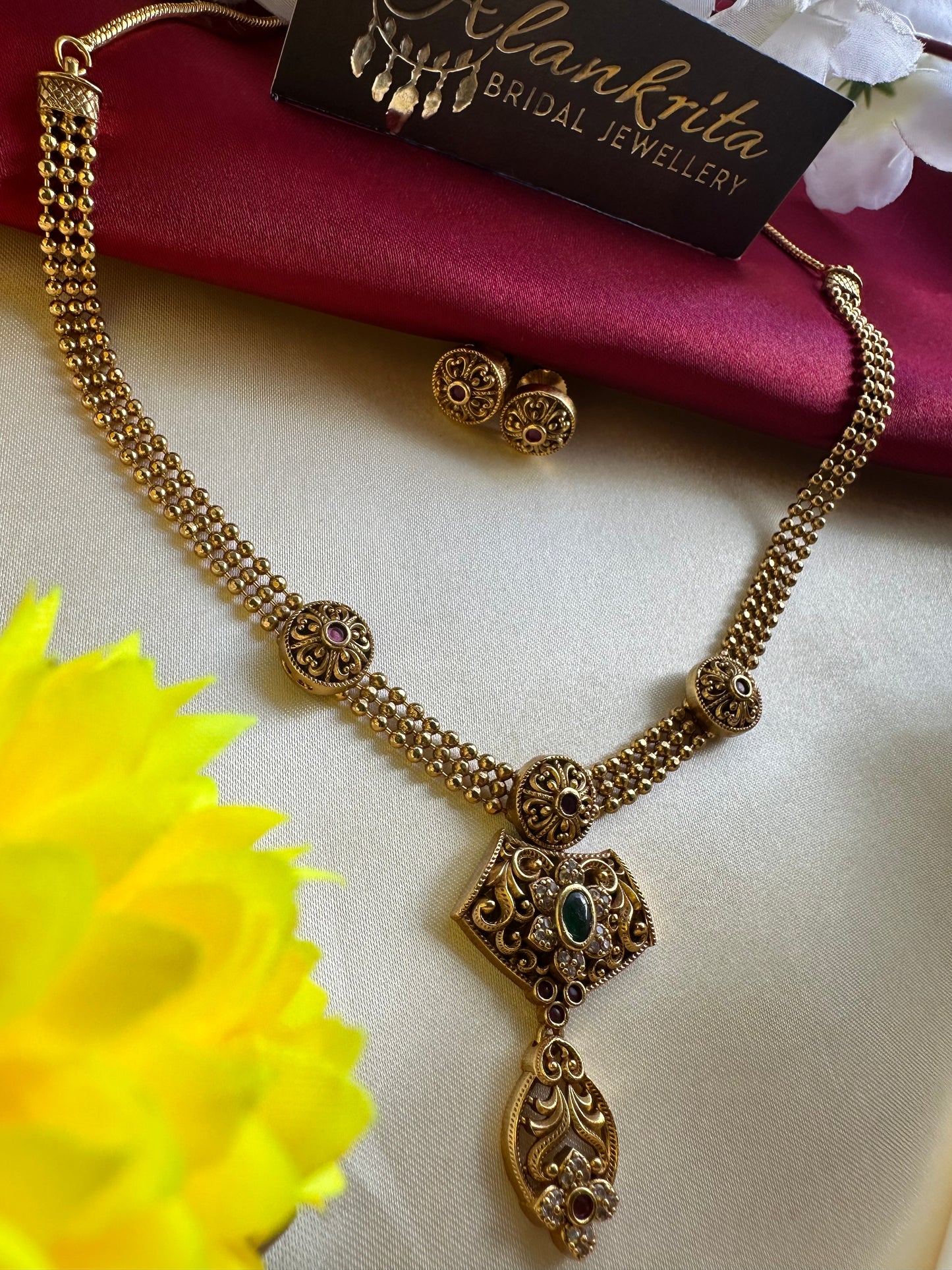 Premium Antique Gold Look Alike Short Necklace