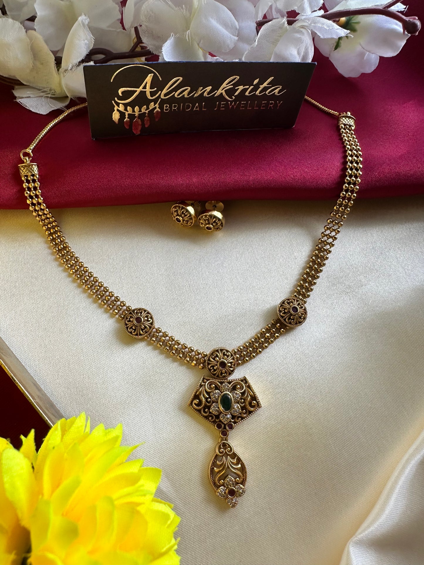 Premium Antique Gold Look Alike Short Necklace
