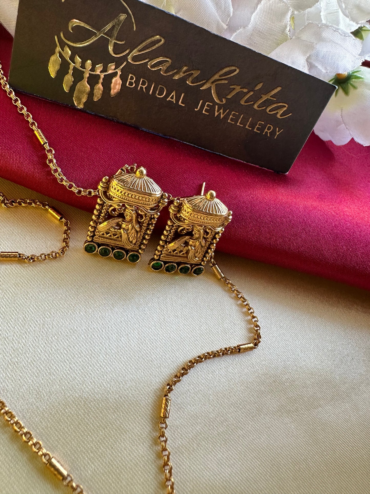 Simple Short Necklace Chain with Pendant