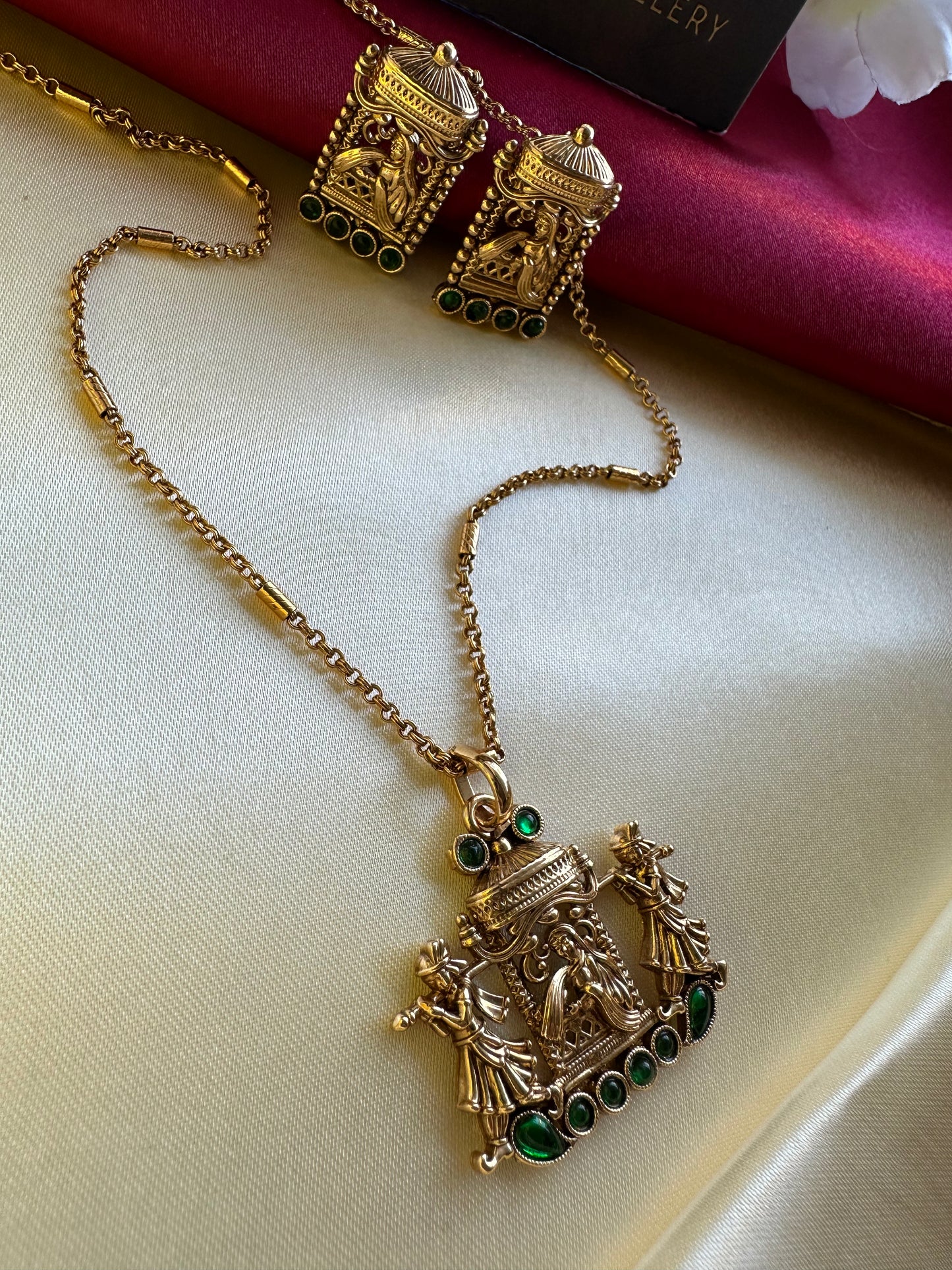 Simple Short Necklace Chain with Pendant