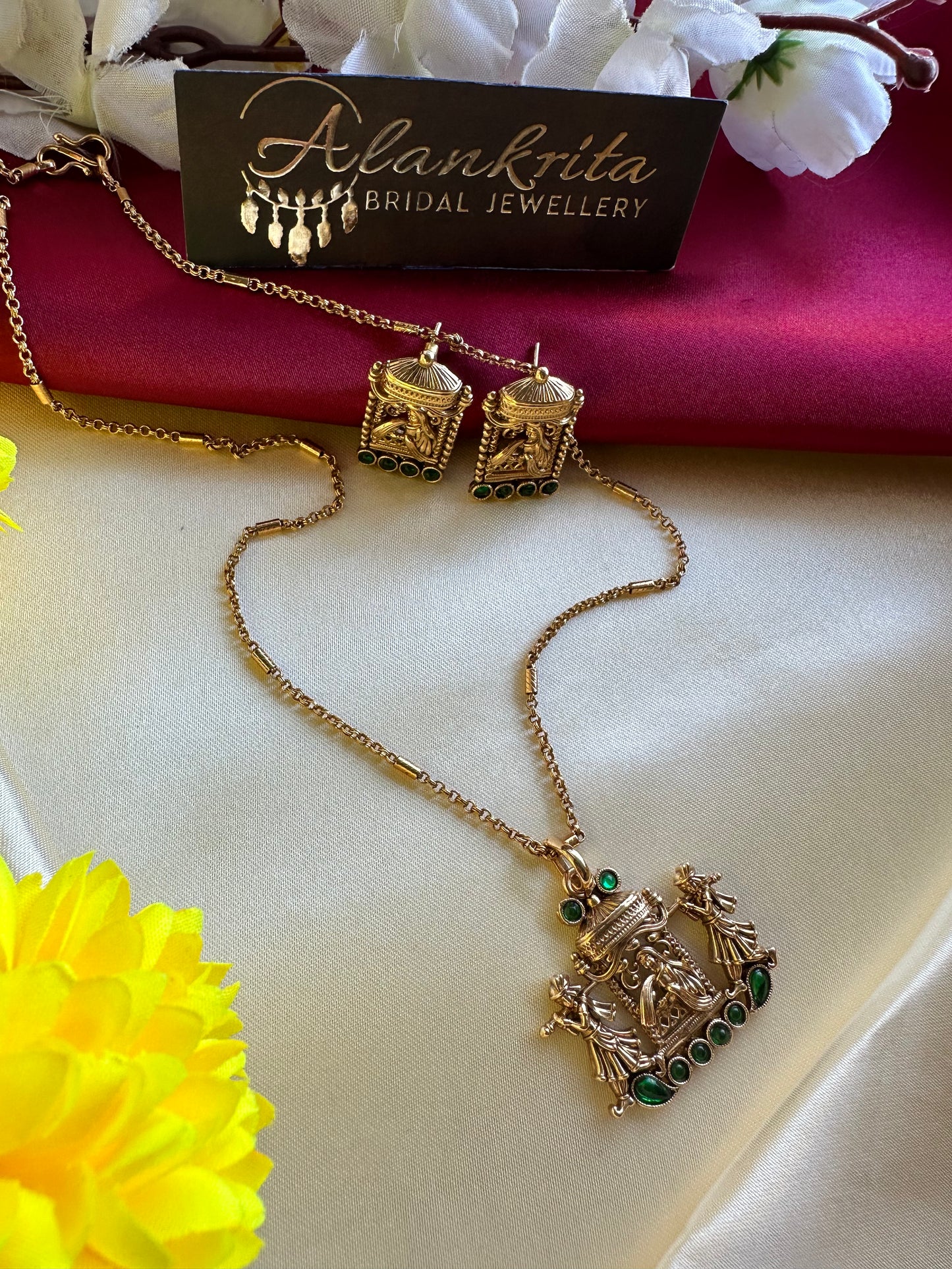 Simple Short Necklace Chain with Pendant