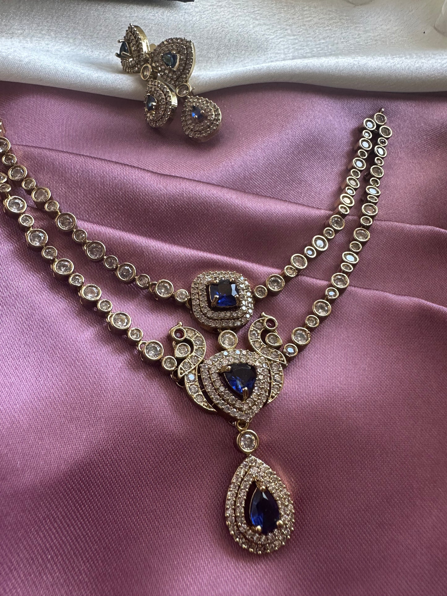 Two Layered Victorian Blue Short Necklace