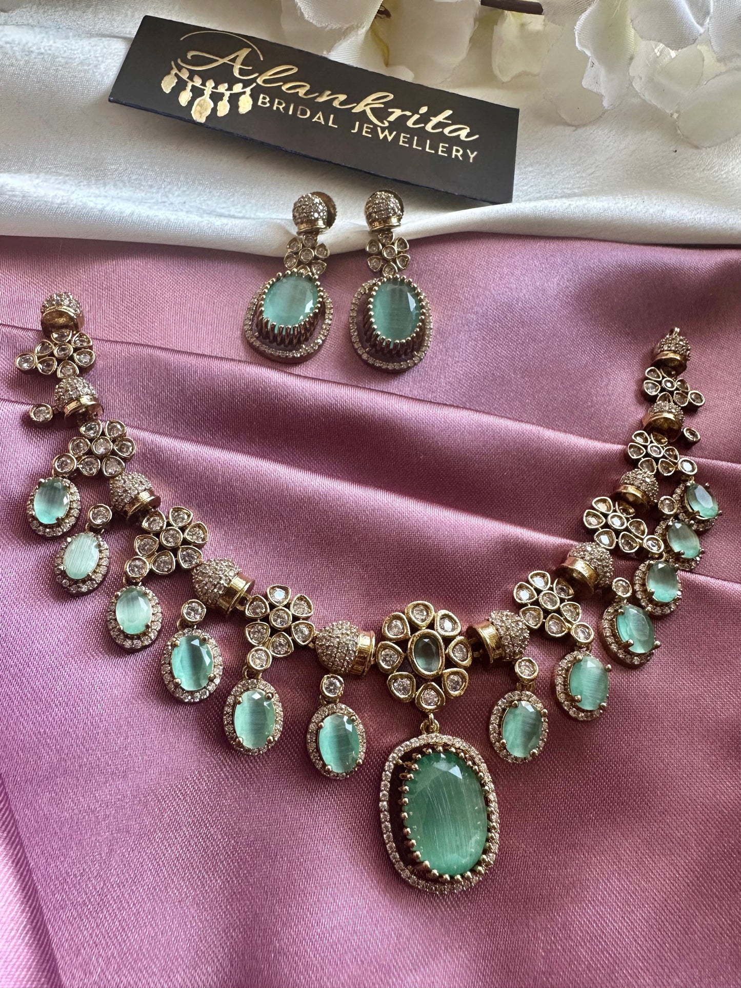 Premium Victorian Mint Green Short Necklace