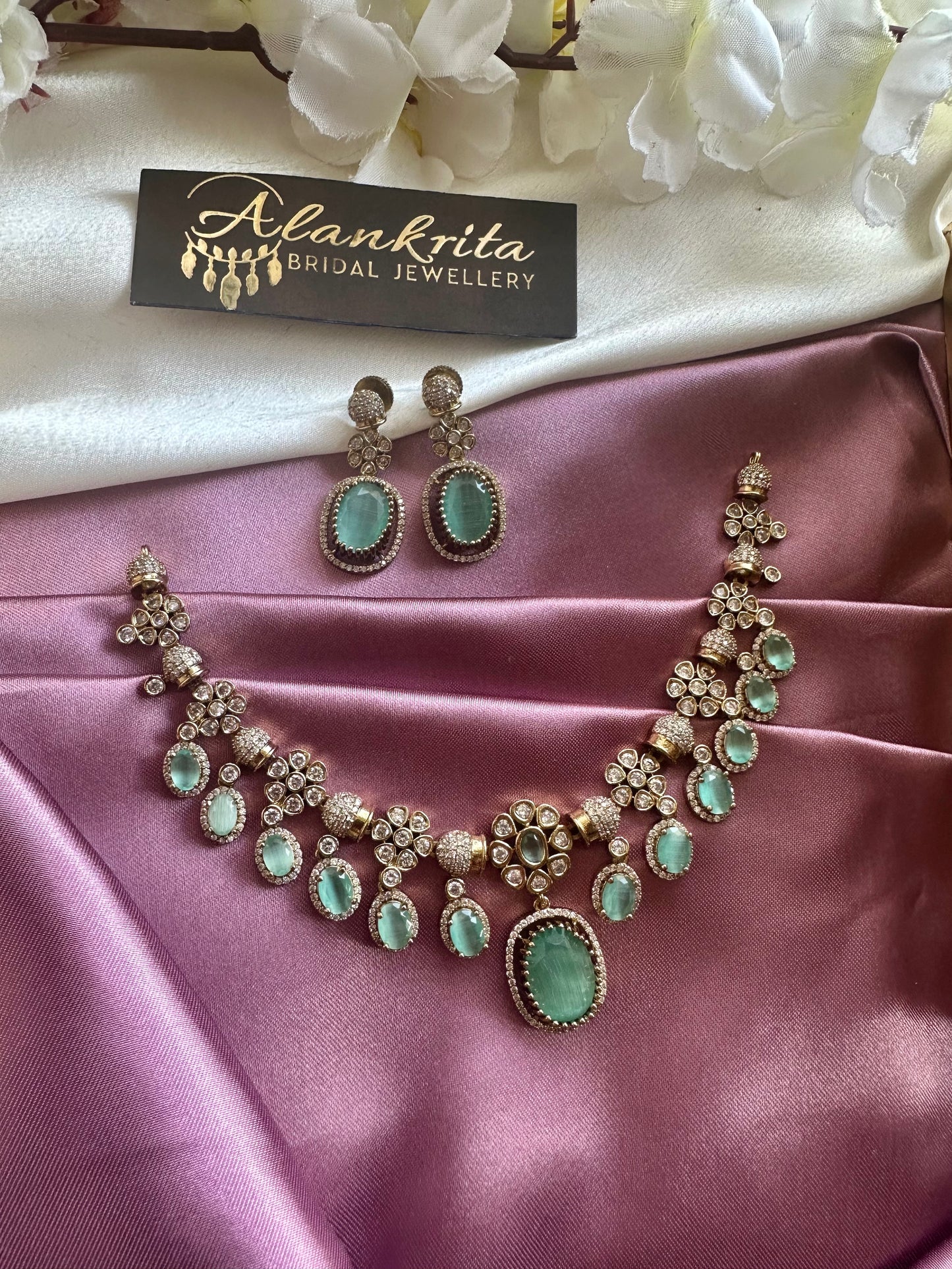 Premium Victorian Mint Green Short Necklace