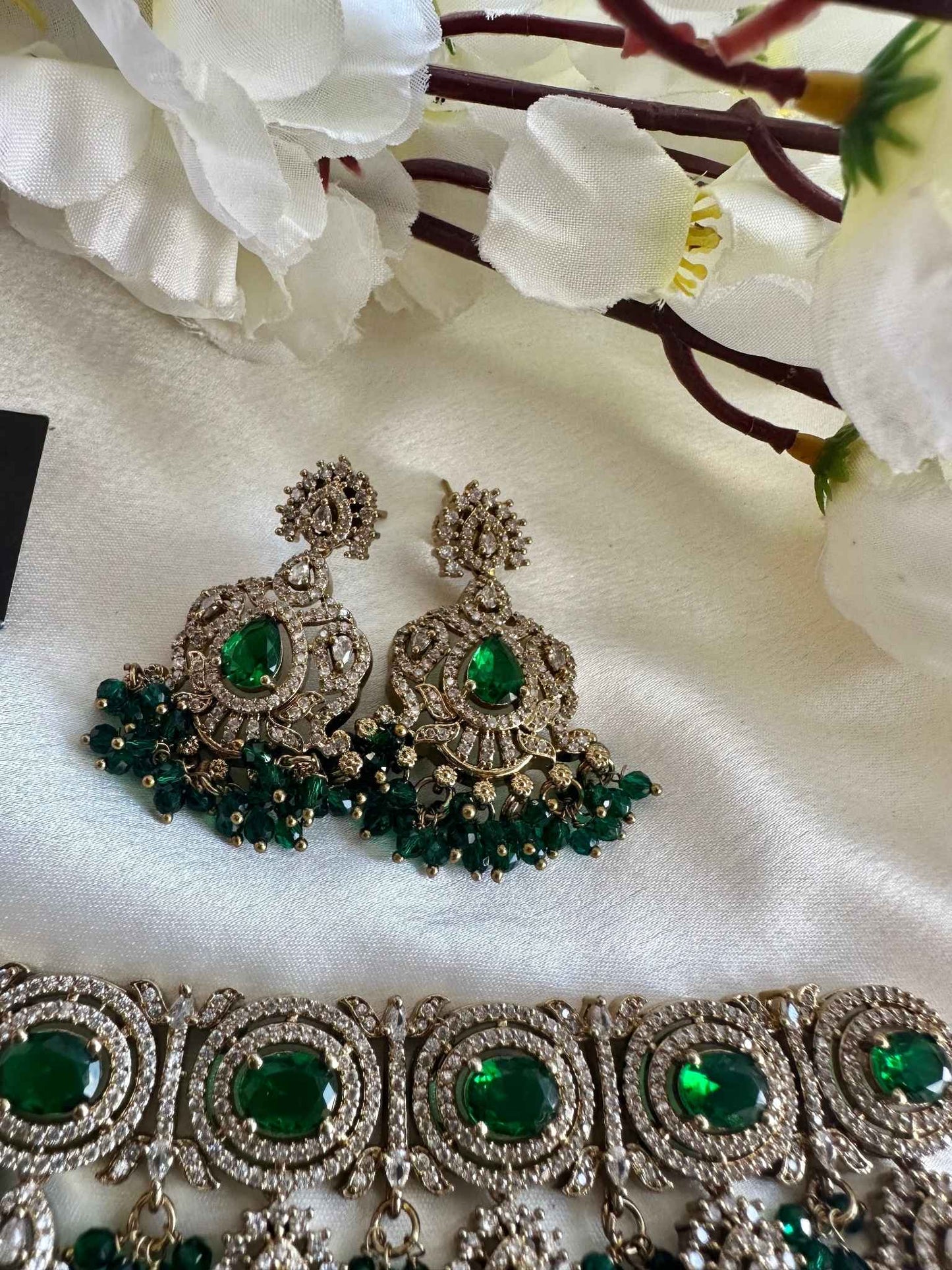 Premium Victorian Necklace with Green Stones & Hangings
