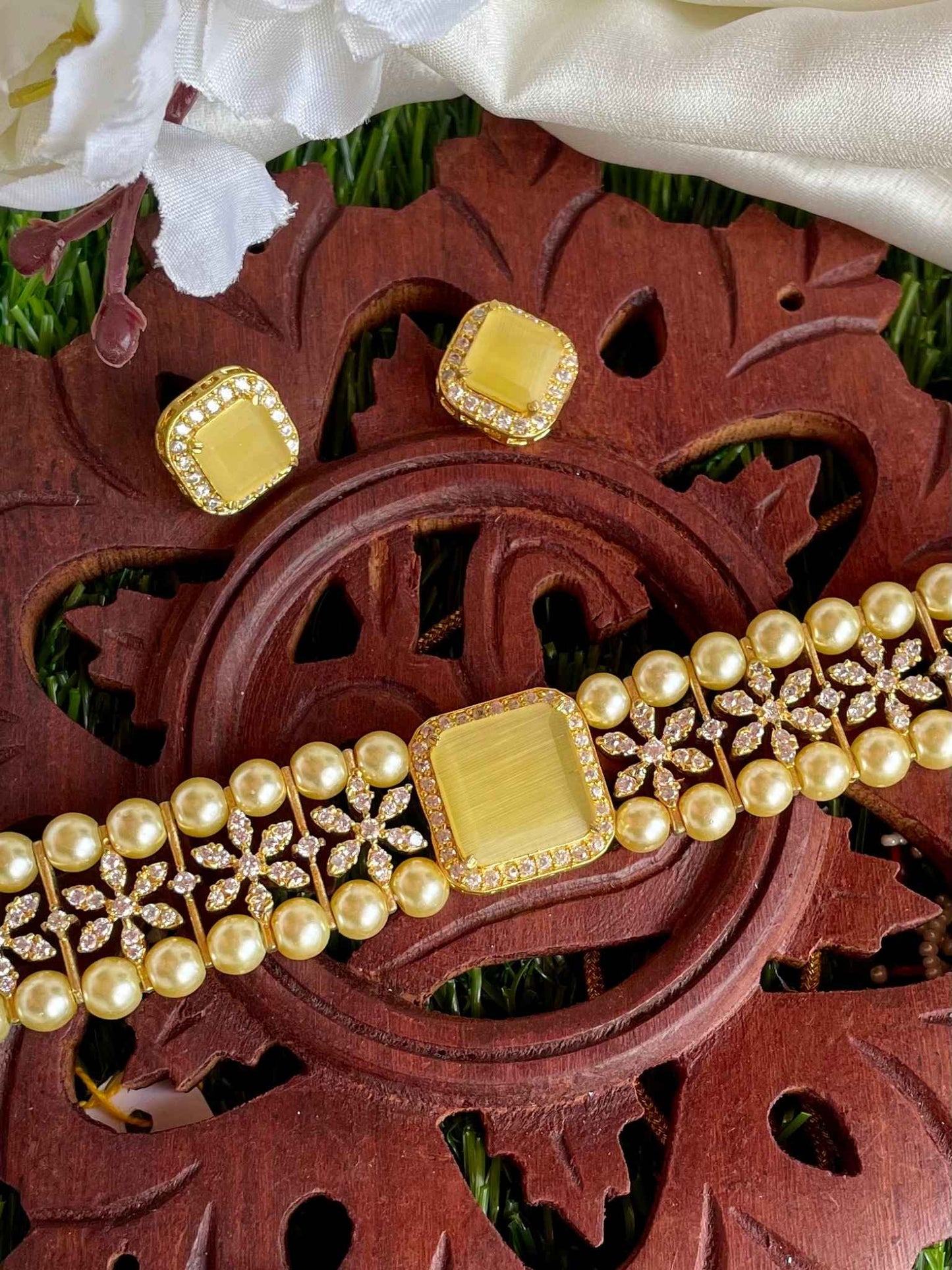 Simple Yellow Choker with AD Stones