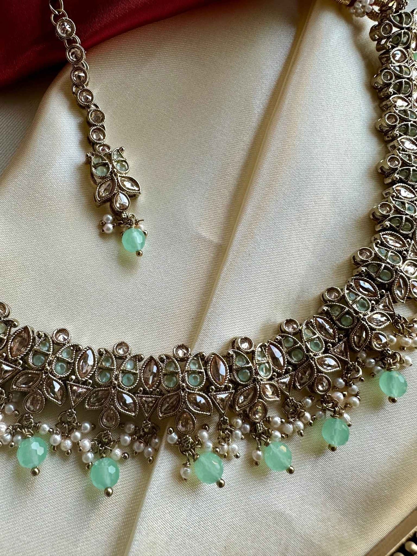 Kundan Choker with Pastel Green Beads