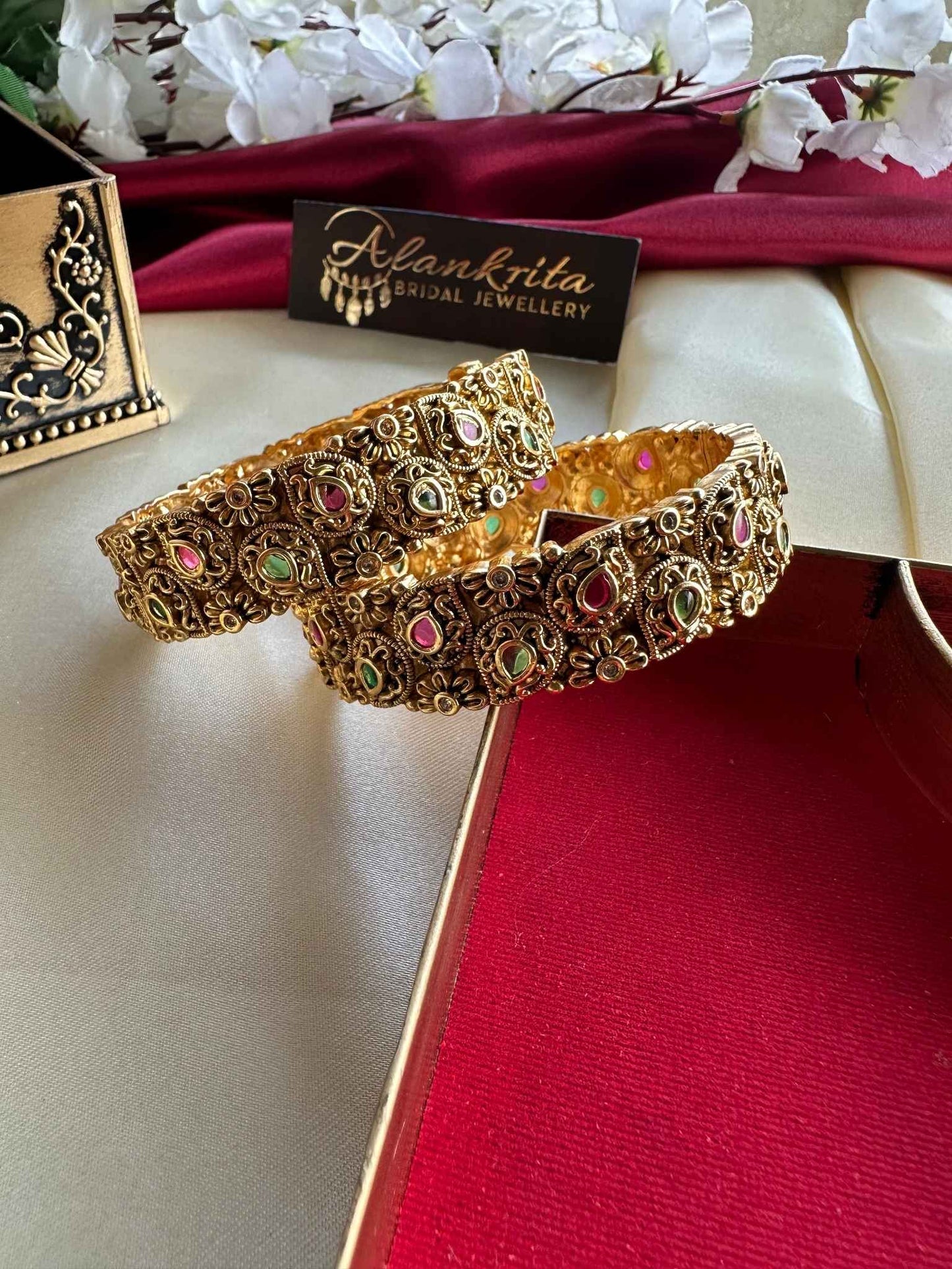 Premium Antique Bangles with Kemp Stones