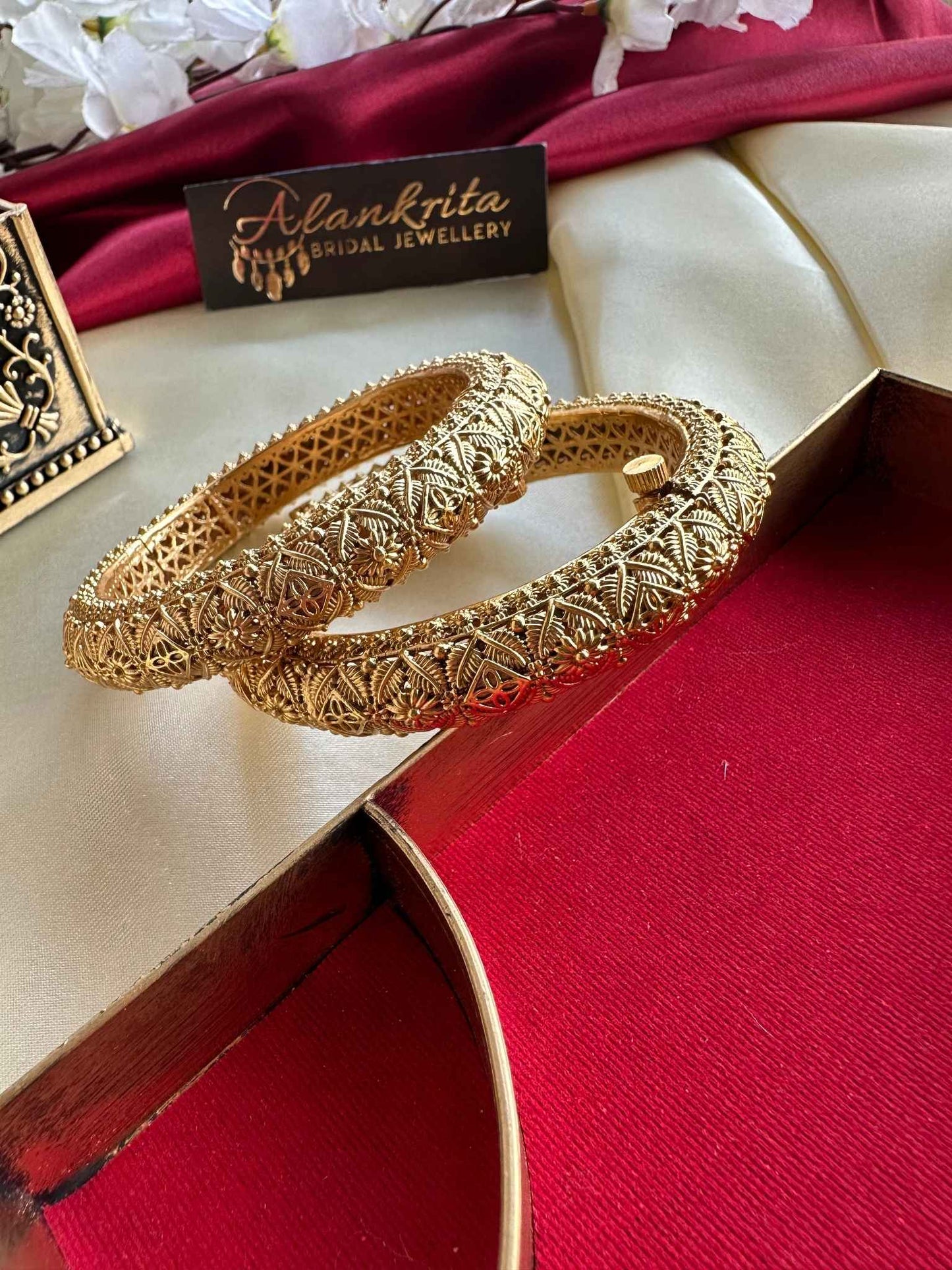 Premium Gold Look Alike Kada Bangles