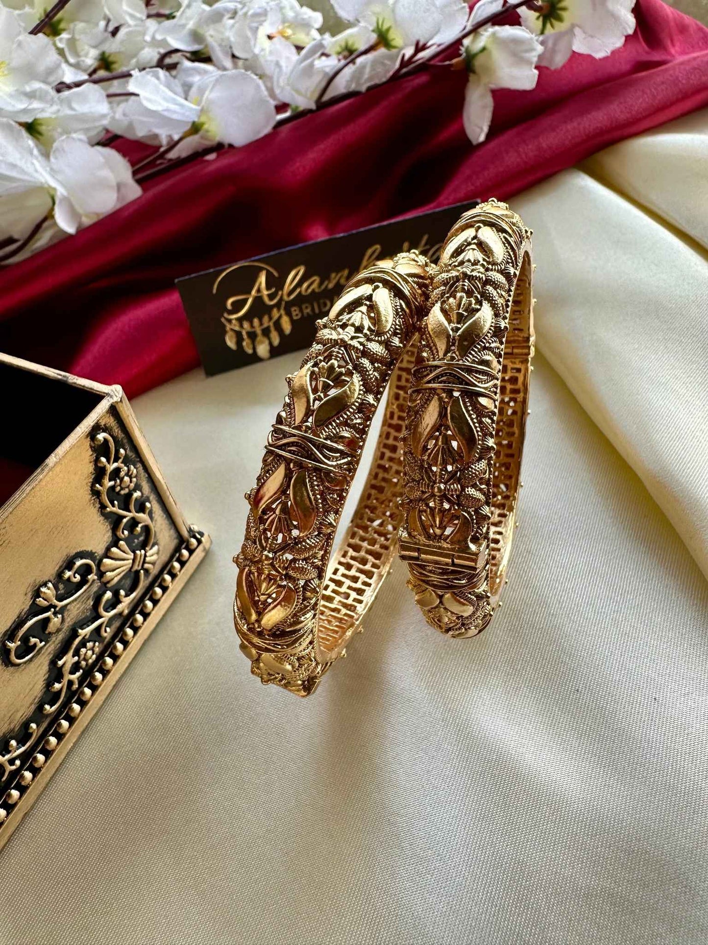Premium Gold Look Alike Kada Bangles