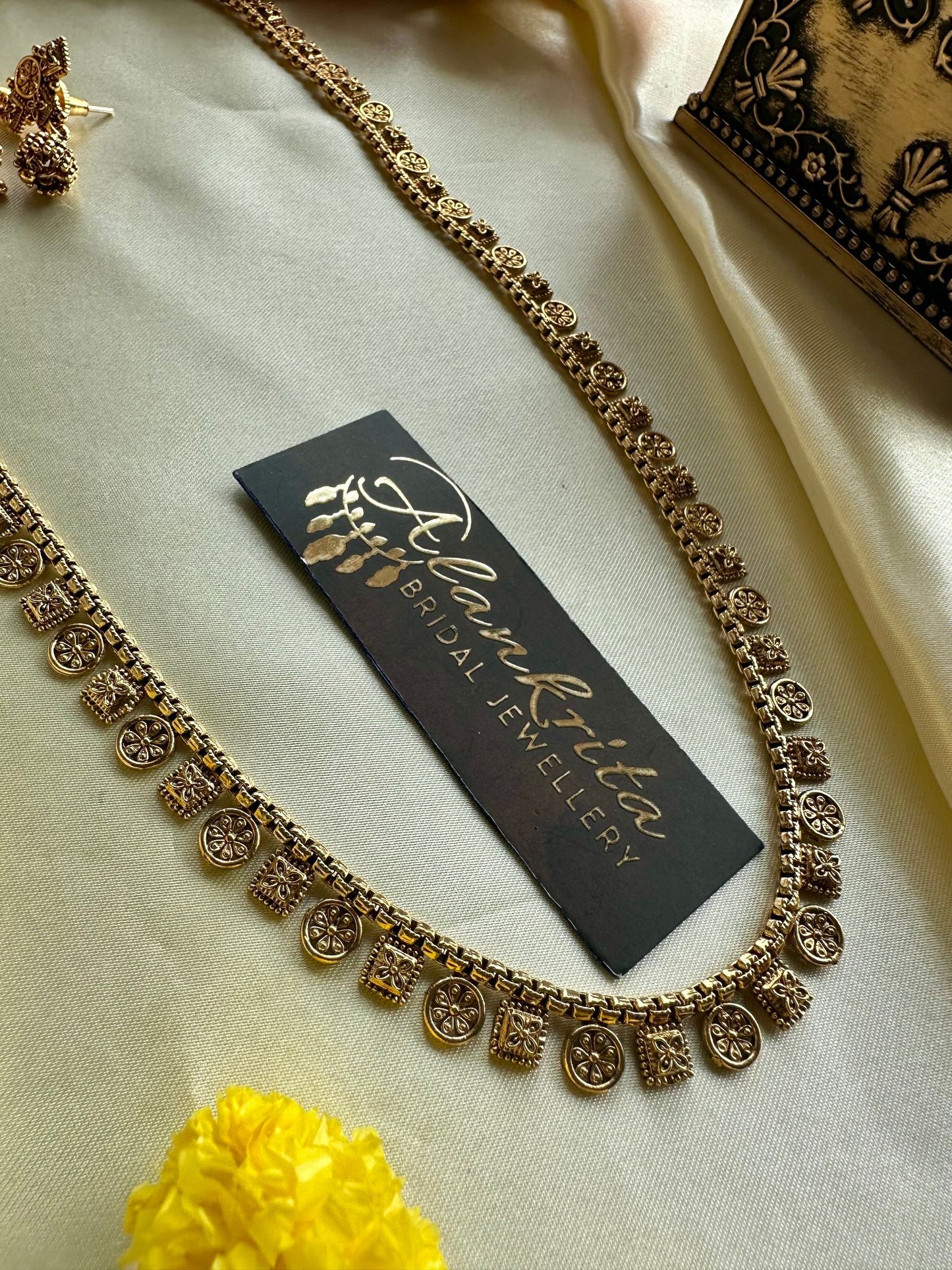Simple Gold Look Alike Long Haram