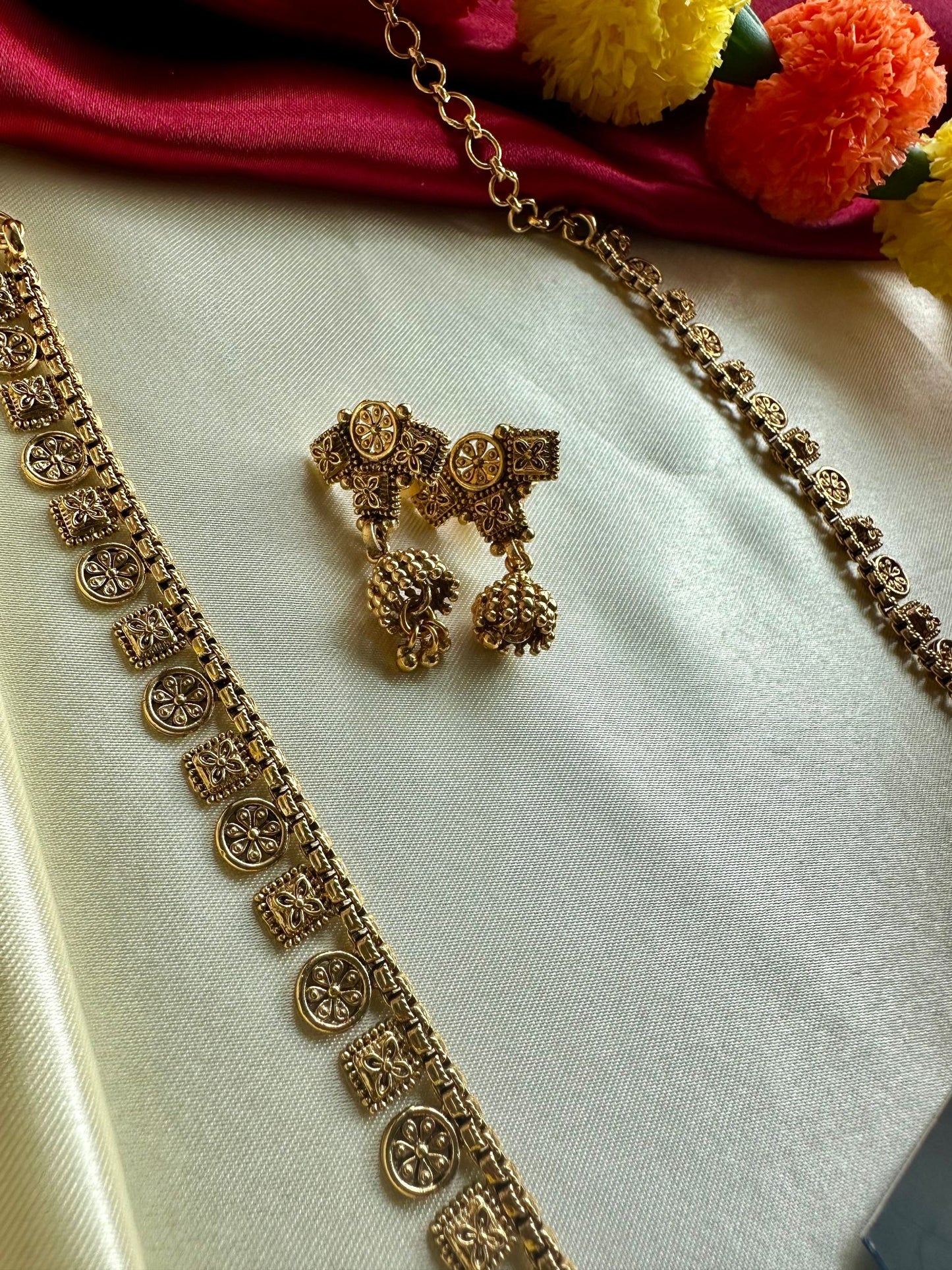 Simple Gold Look Alike Long Haram