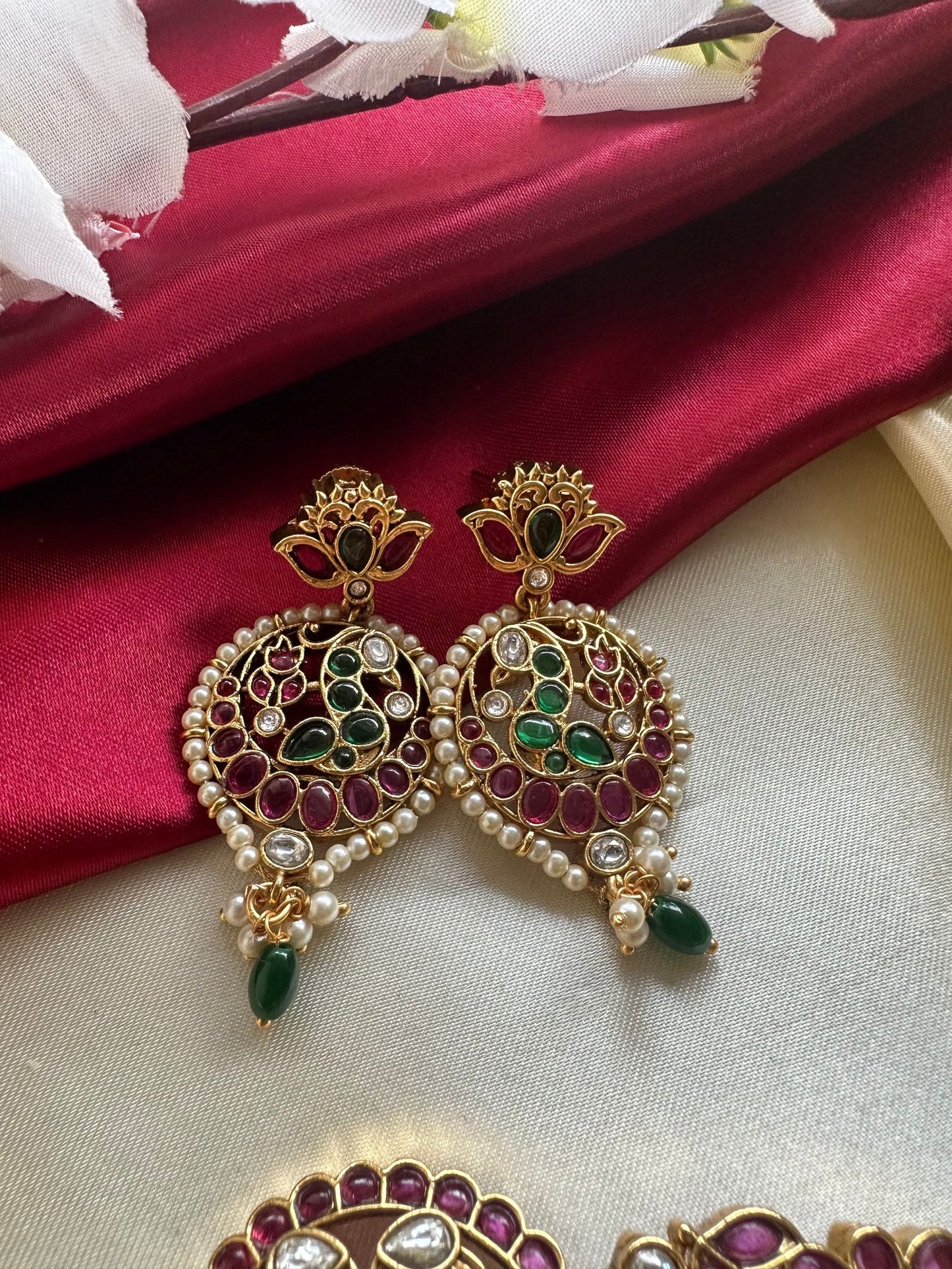 Premium Peacock Kemp Choker with Green Beads