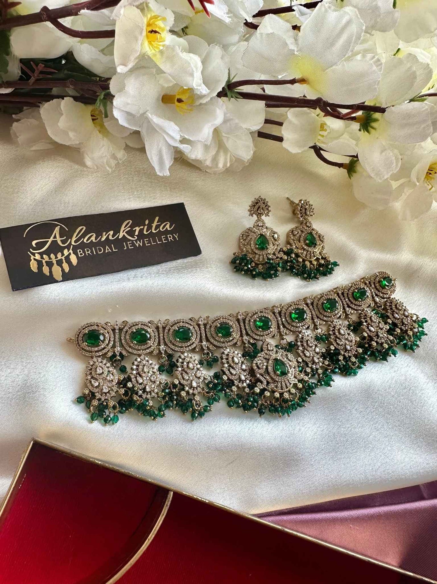 Premium Victorian Necklace with Green Stones & Hangings