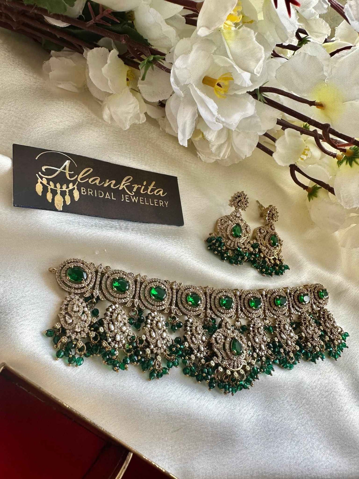 Premium Victorian Necklace with Green Stones & Hangings