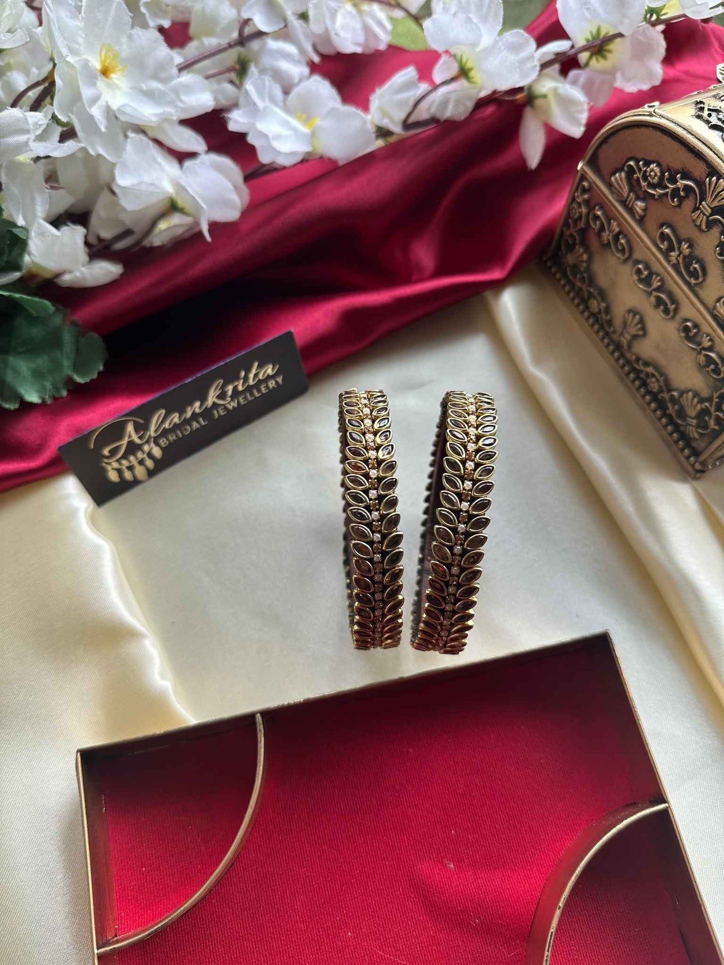 Leaf Pattern Brown Kundan Bangles