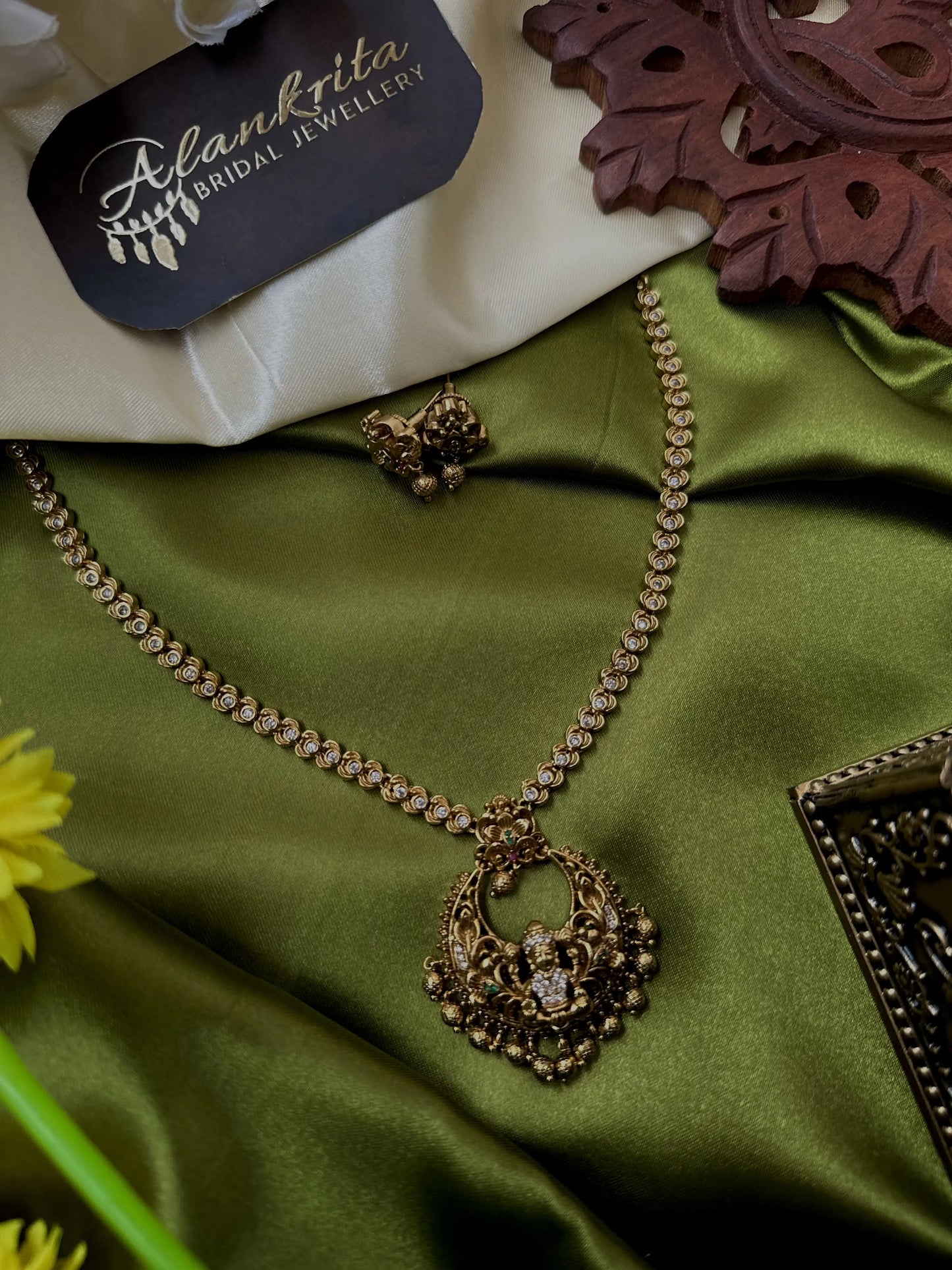 Lakshmi Short Necklace with White Stones