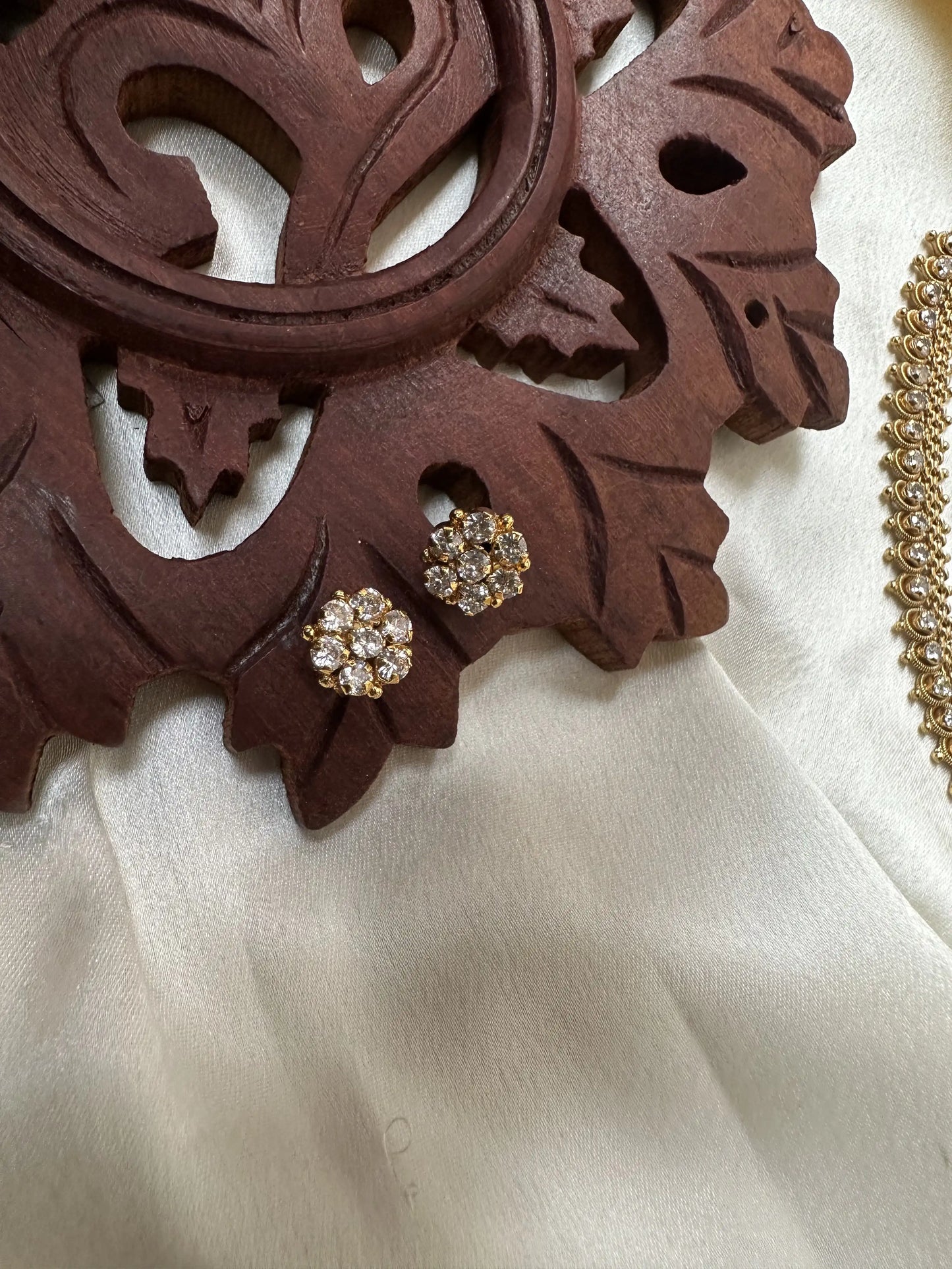 Simple Short Necklace with White AD Stones