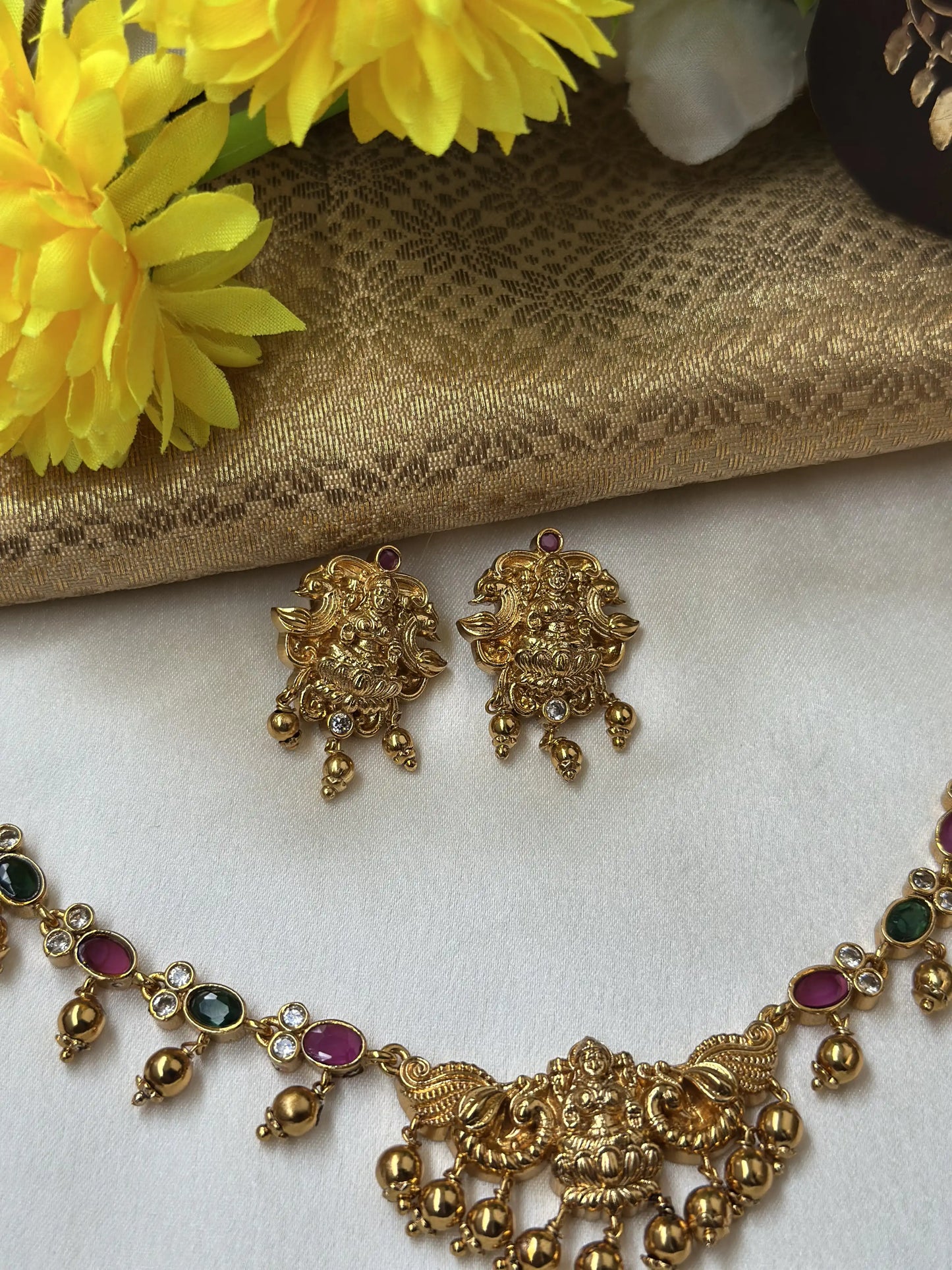 Short Temple Necklace with Golden Beads