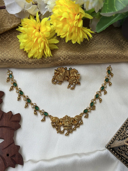 Short Temple Green Necklace with Golden Beads