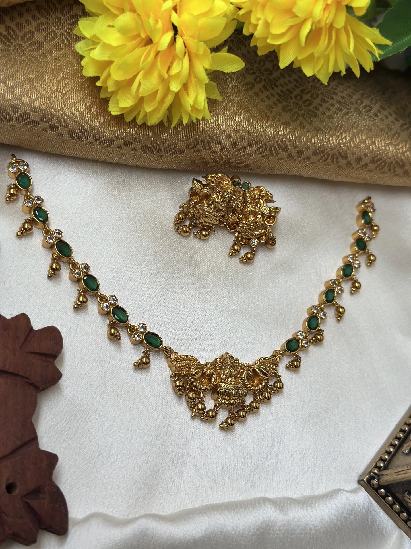 Short Temple Green Necklace with Golden Beads