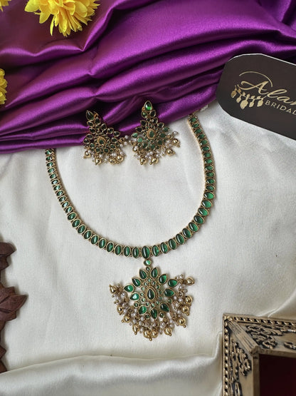 Premium Short Kemp Necklace with Green Stones